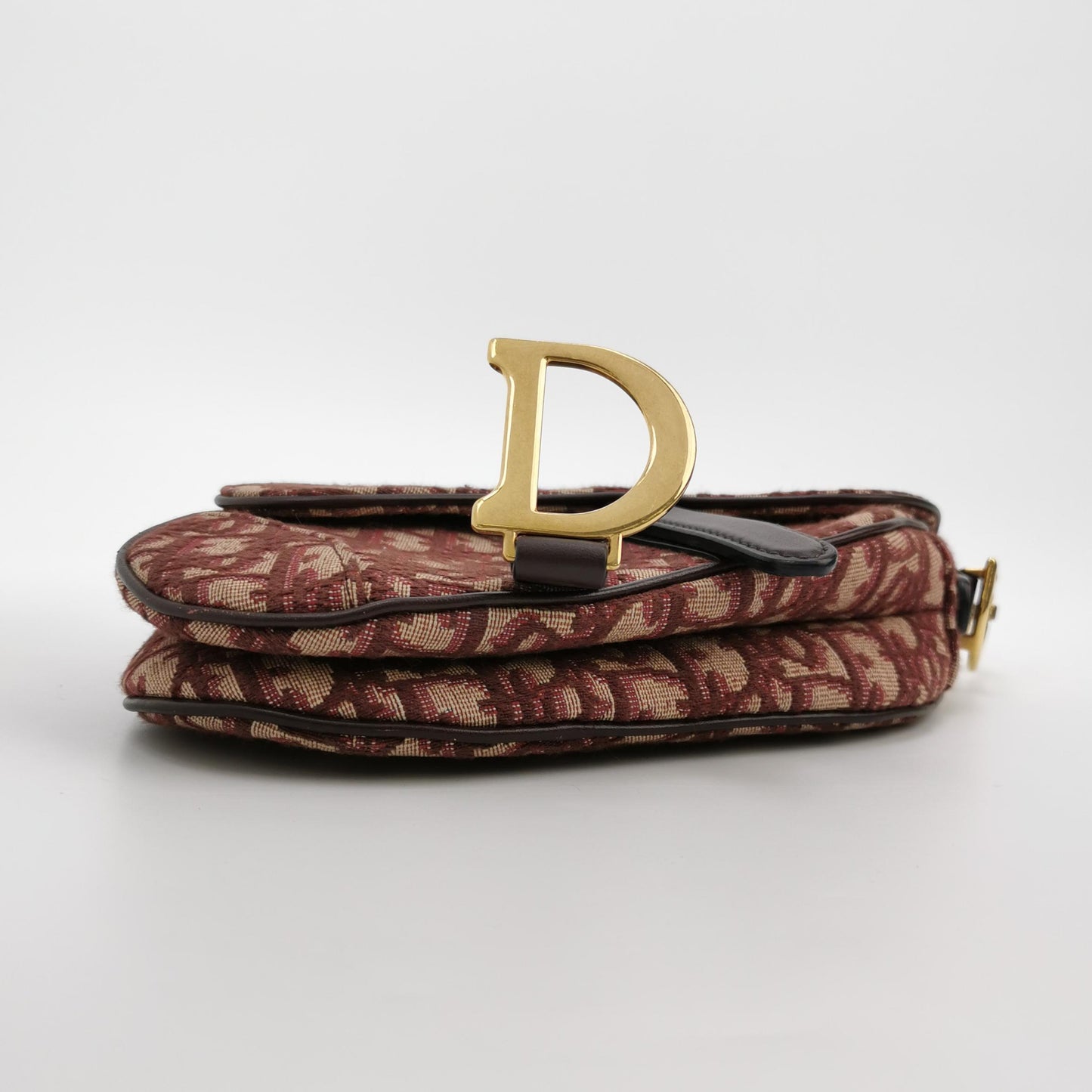 Saddle Canvas Oblique