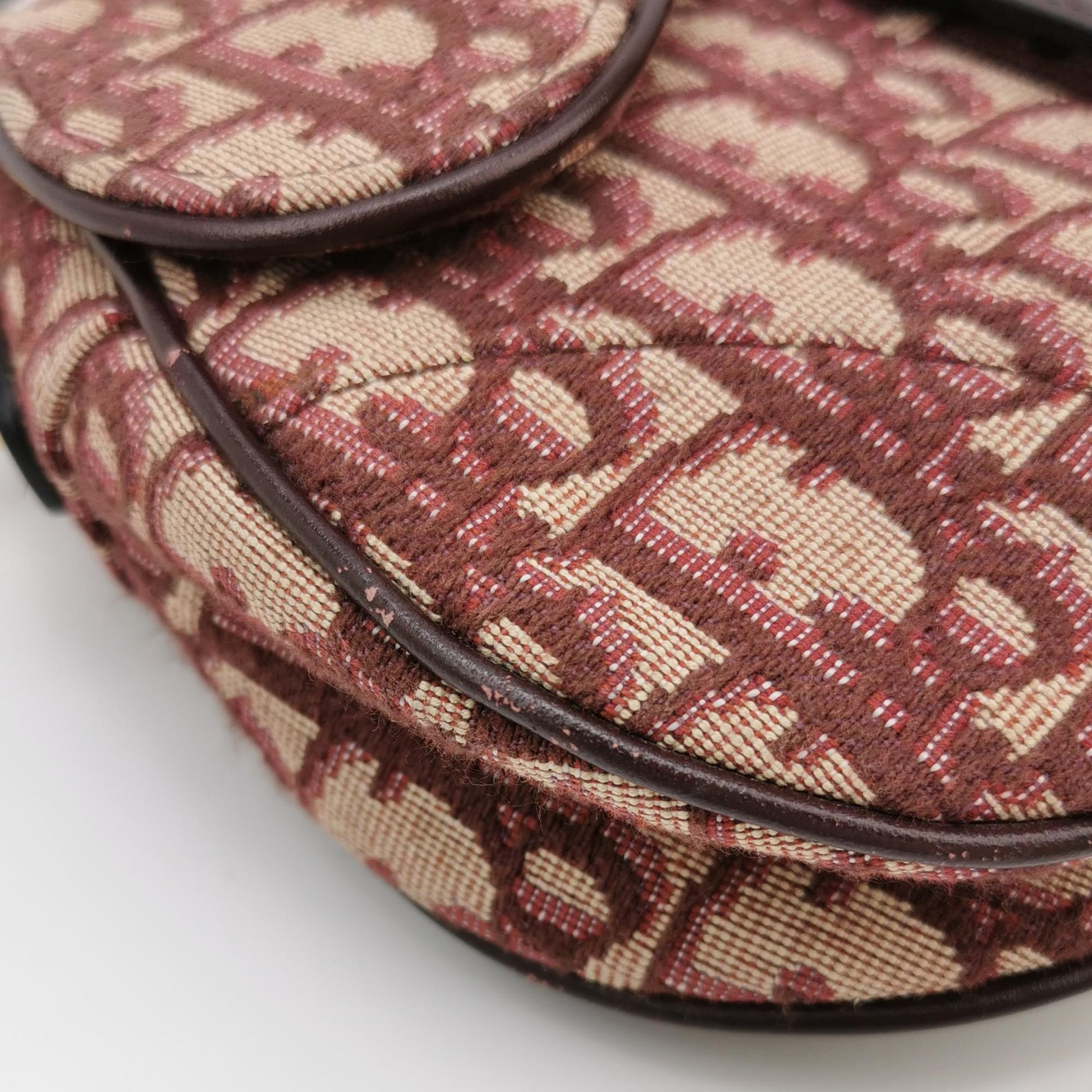 Saddle Canvas Oblique