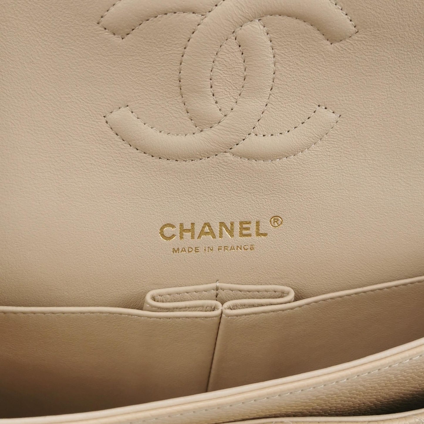 Classic Flap Seasonal limited Edition Medium quilted CC turn-lock