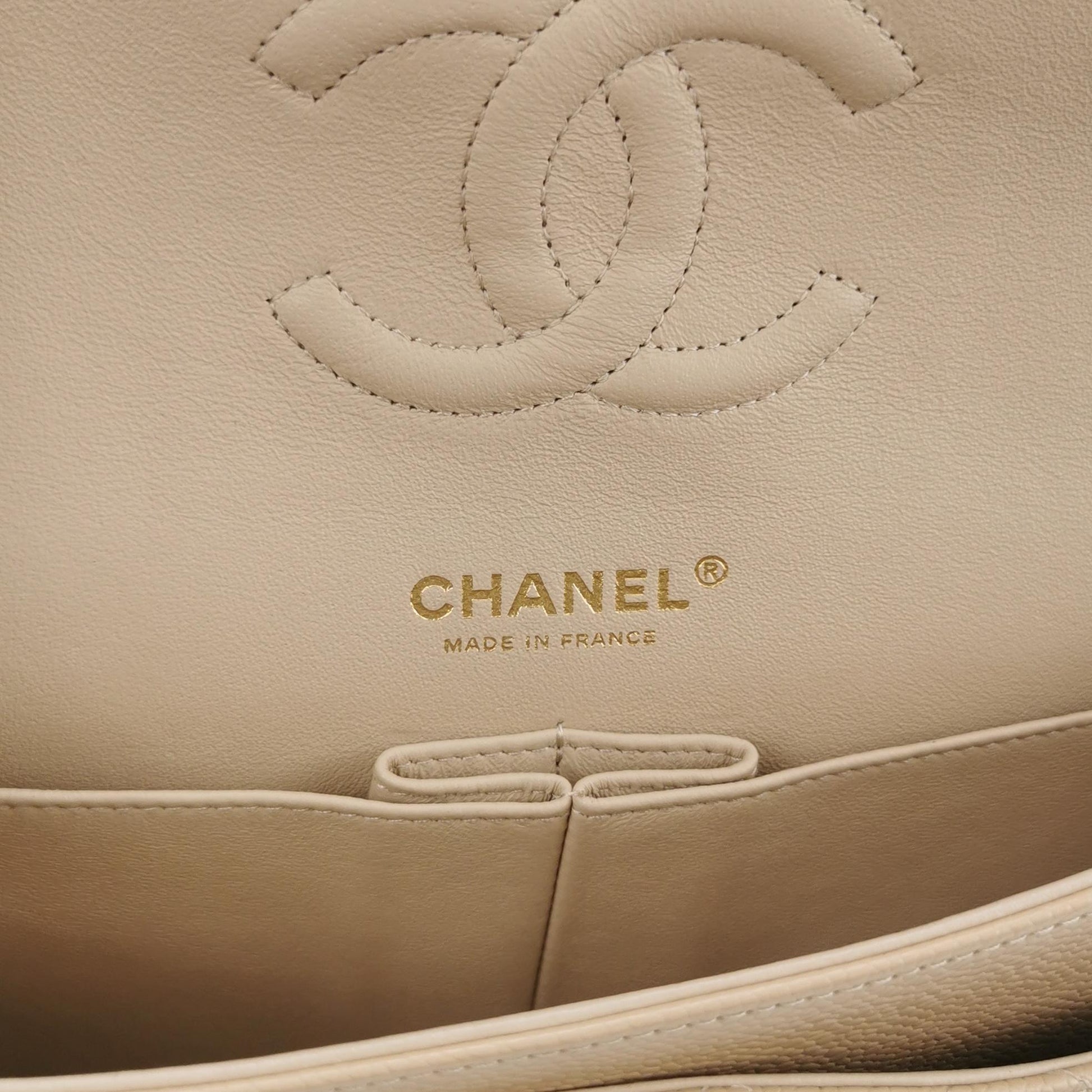 Classic Flap Seasonal limited Edition Medium quilted CC turn-lock