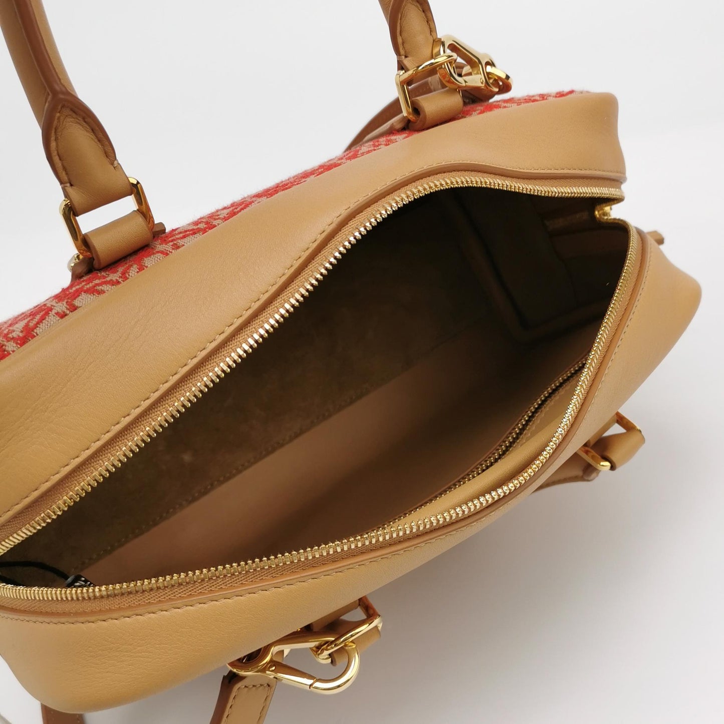 Amazona Canvas Anagram