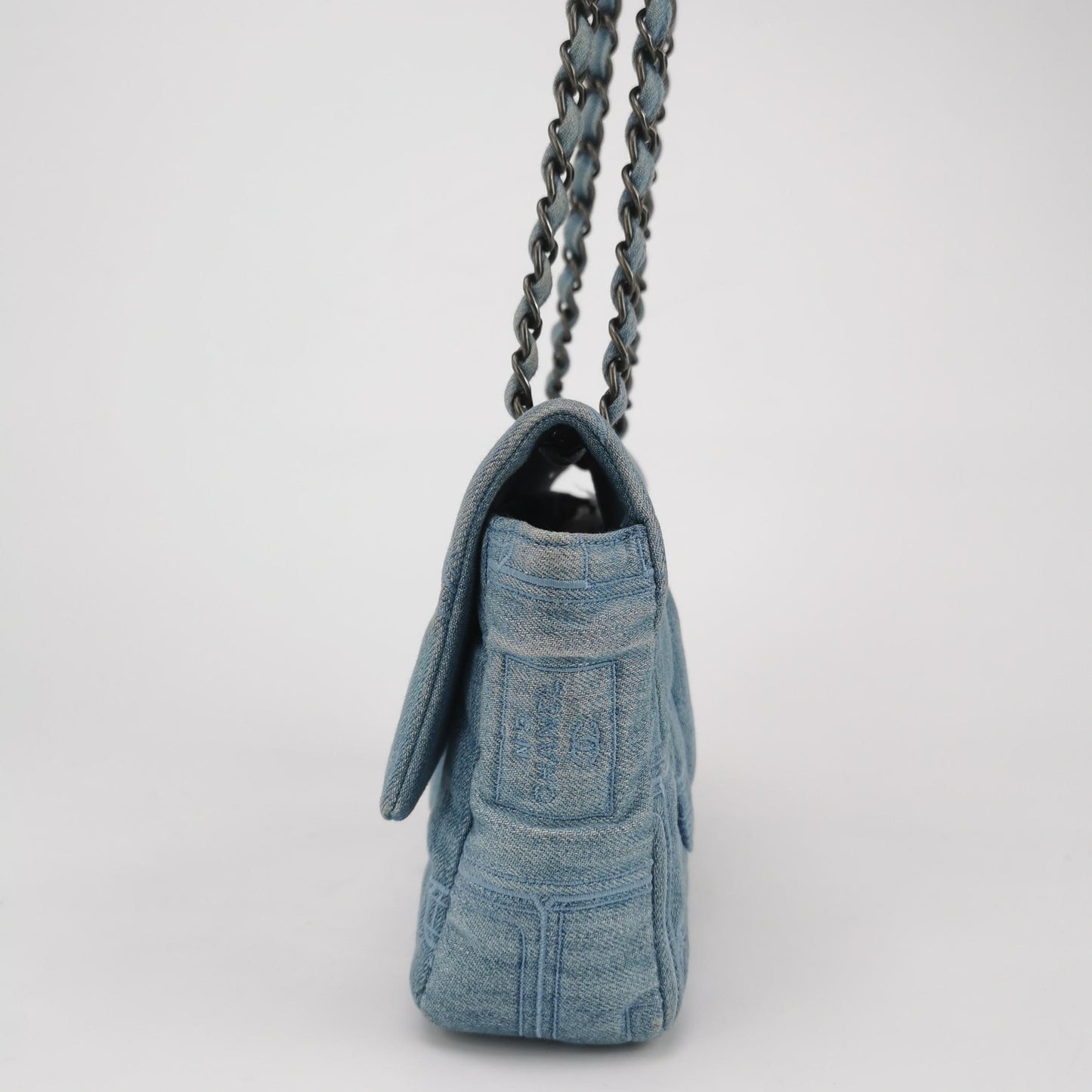 Classic Flap Seasonal limited Edition Medium Denim Logo CC turn-lock