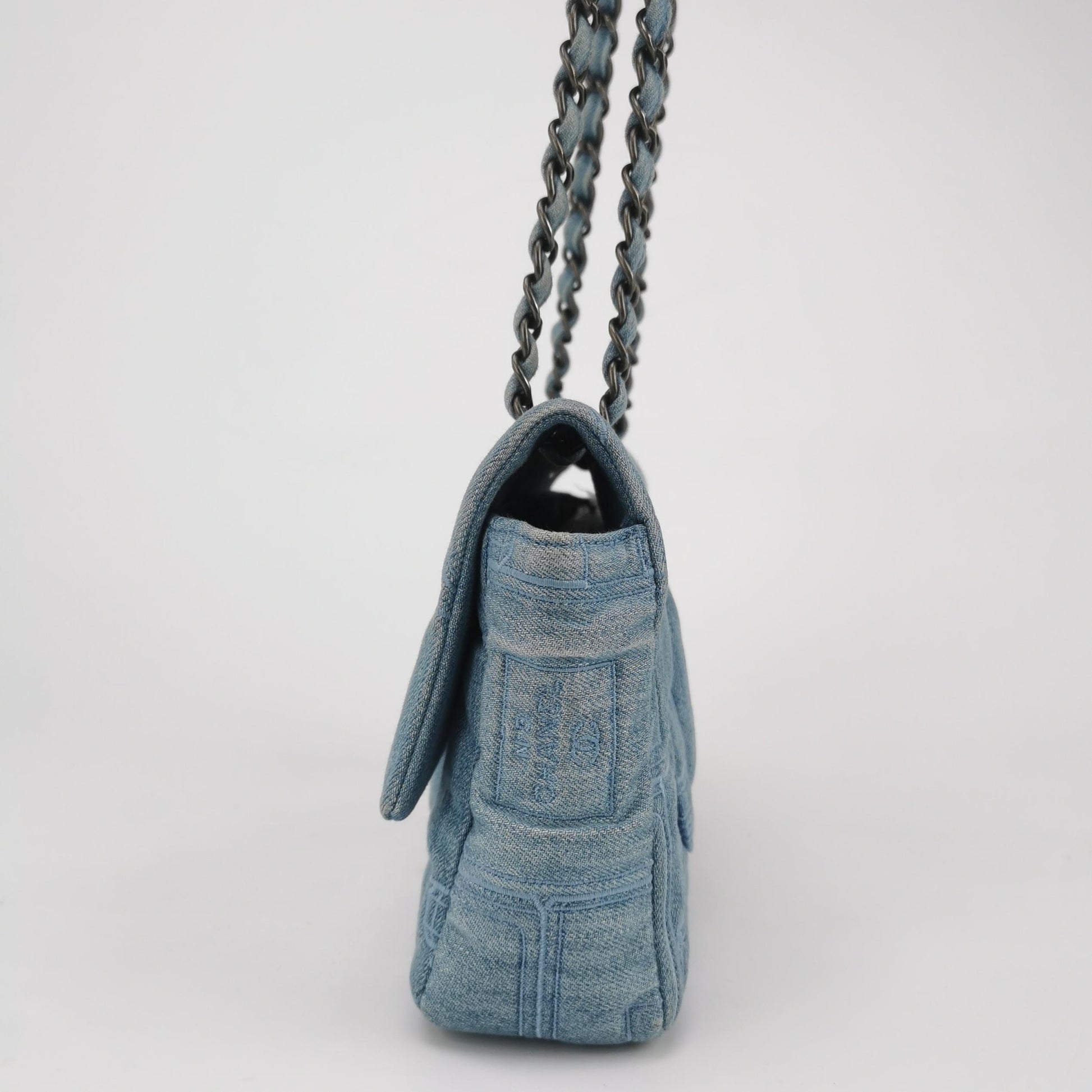 Classic Flap Seasonal limited Edition Medium Denim Logo CC turn-lock