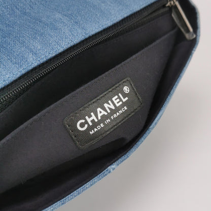 Classic Flap Seasonal limited Edition Medium Denim Logo CC turn-lock