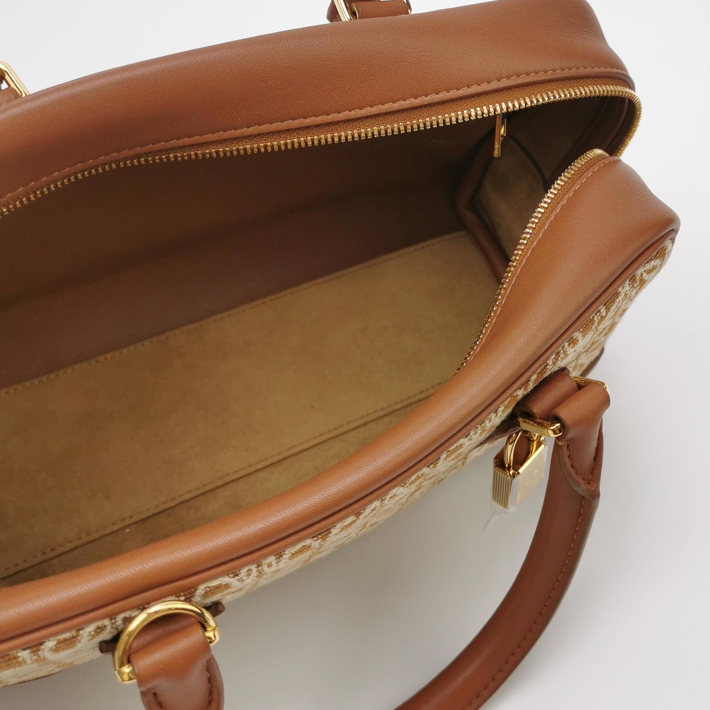 Amazona23 Canvas Anagram