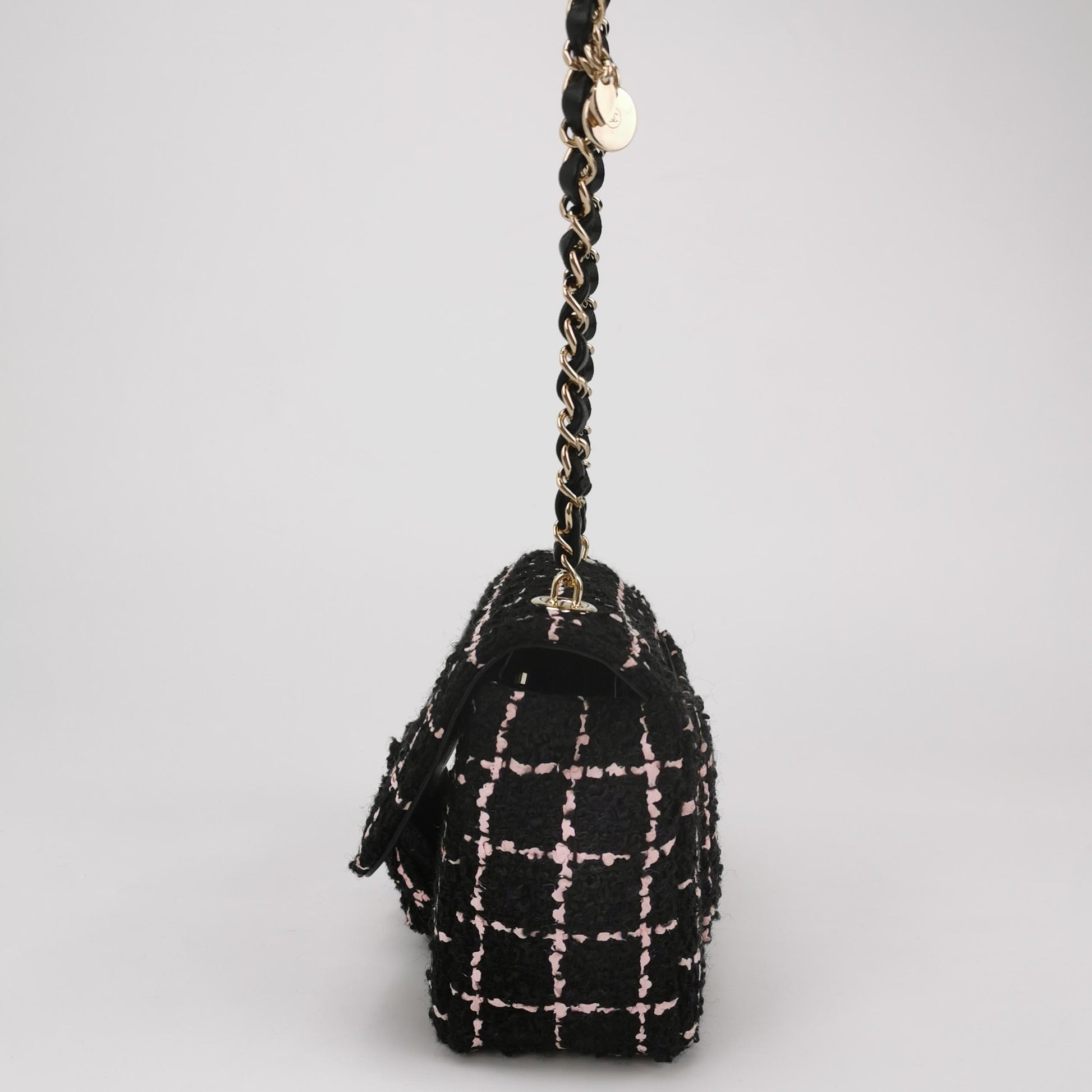 Flap Bag CC turn-lock logo