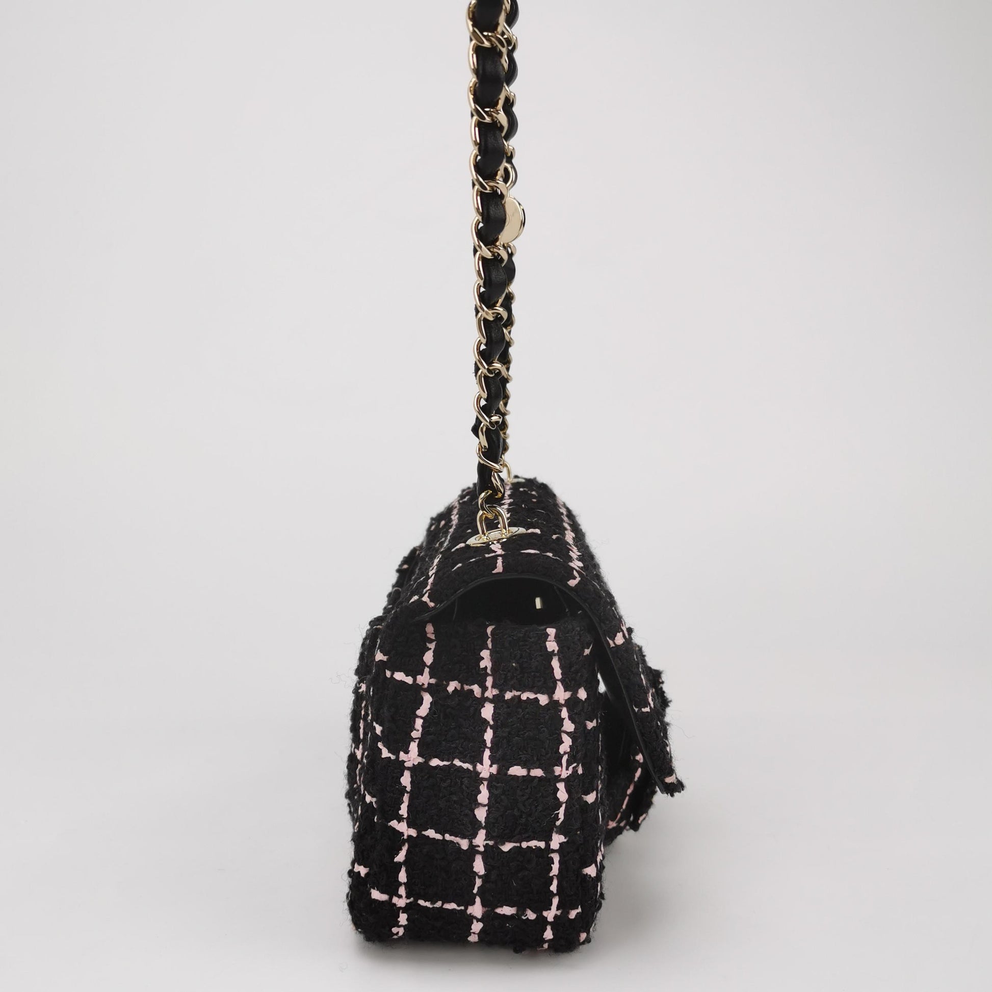 Flap Bag CC turn-lock logo