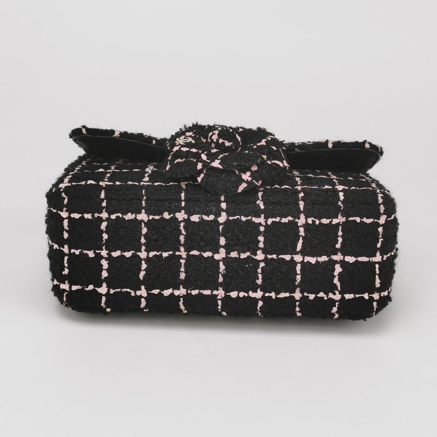 Flap Bag CC turn-lock logo