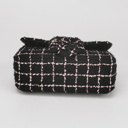 Flap Bag CC turn-lock logo