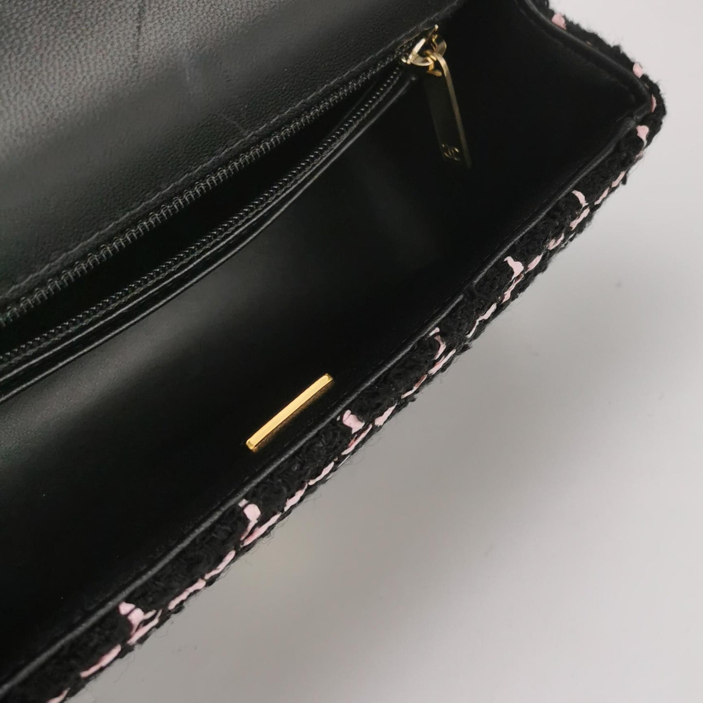 Flap Bag CC turn-lock logo