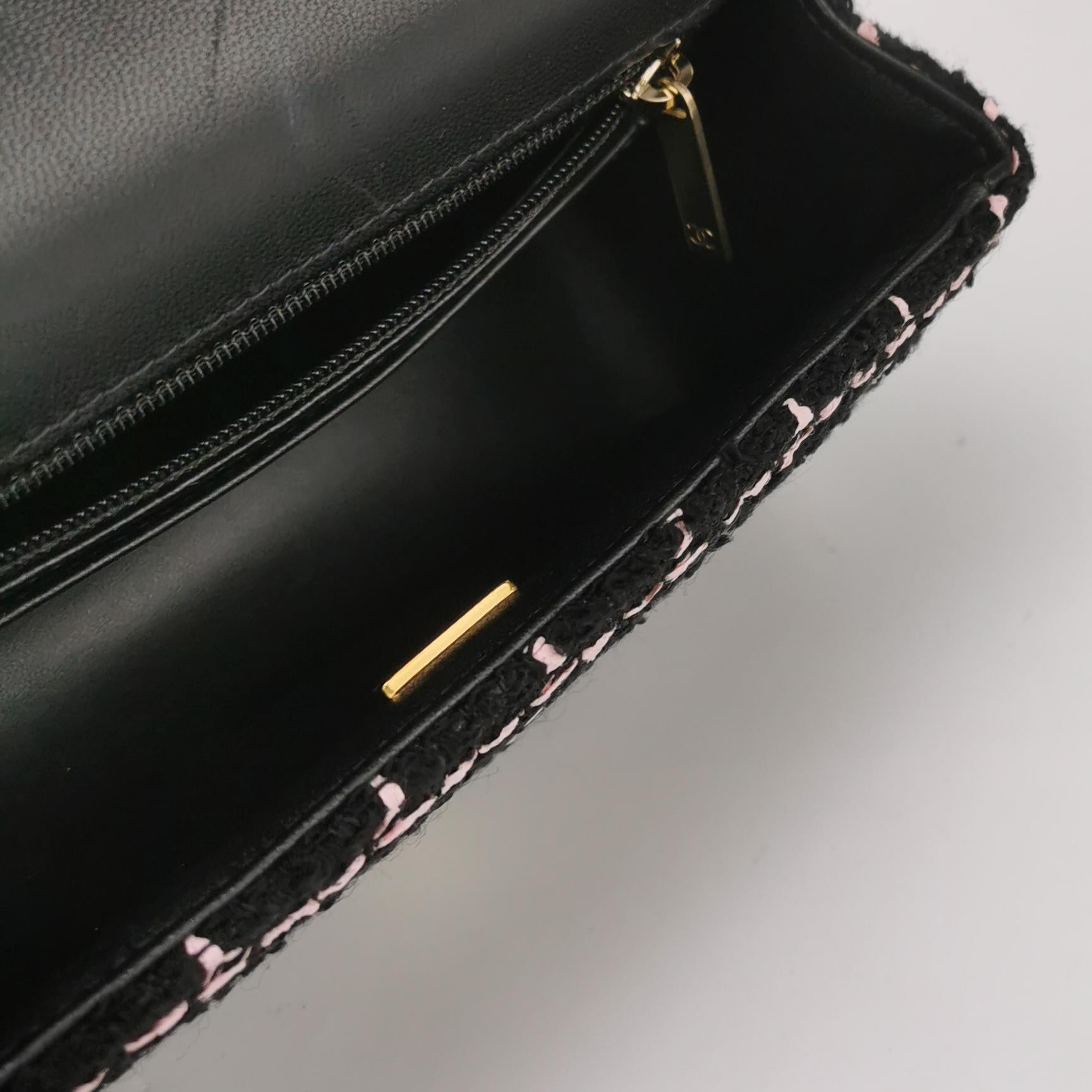 Flap Bag CC turn-lock logo