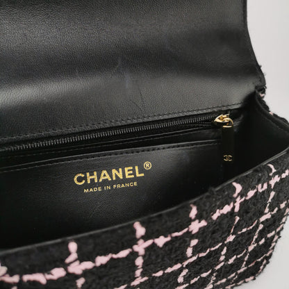 Flap Bag CC turn-lock logo