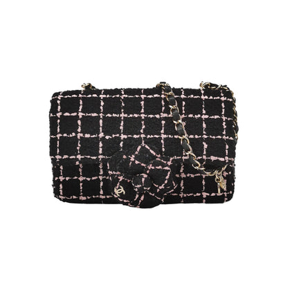 Flap Bag CC turn-lock logo