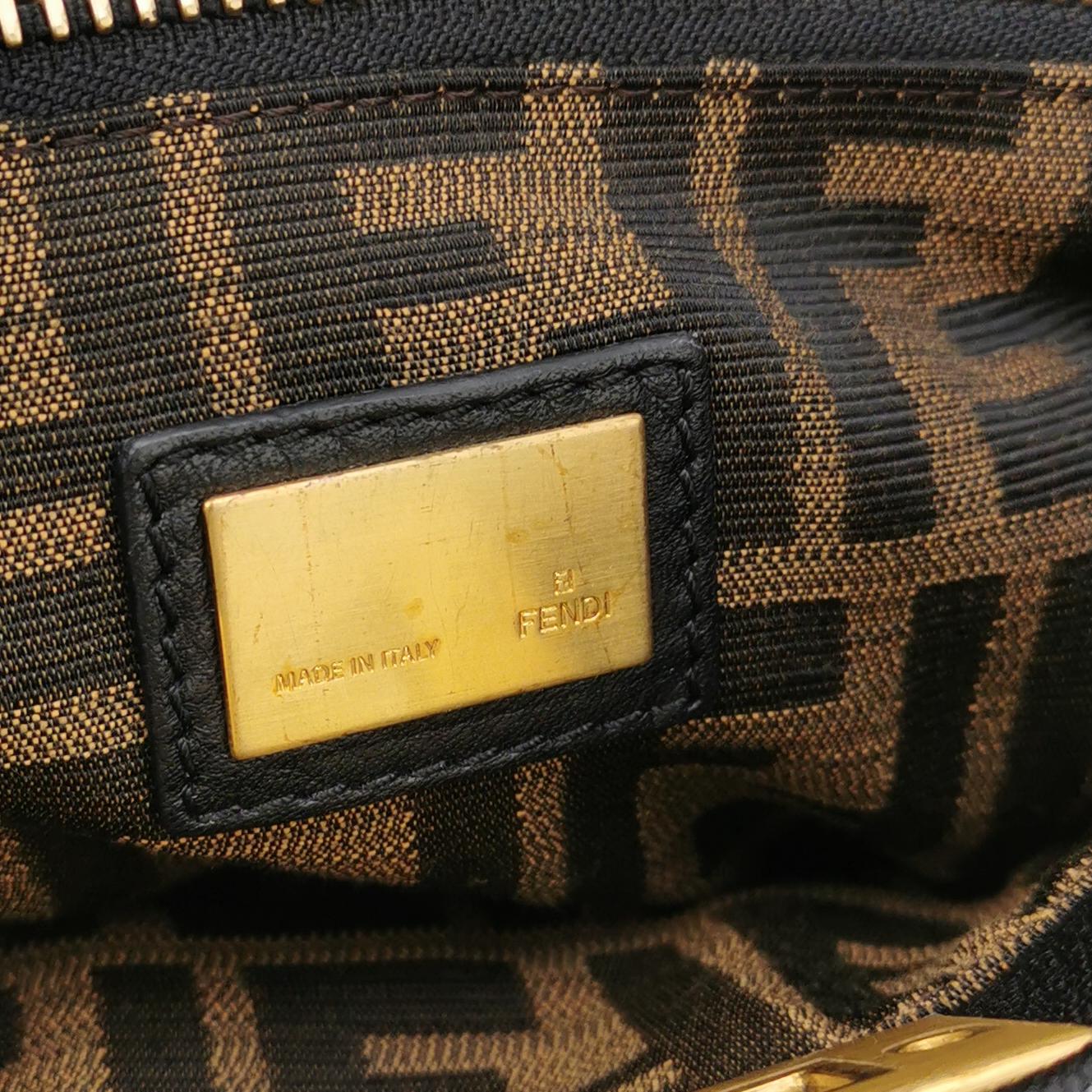 Peekaboo Medium Lambskin