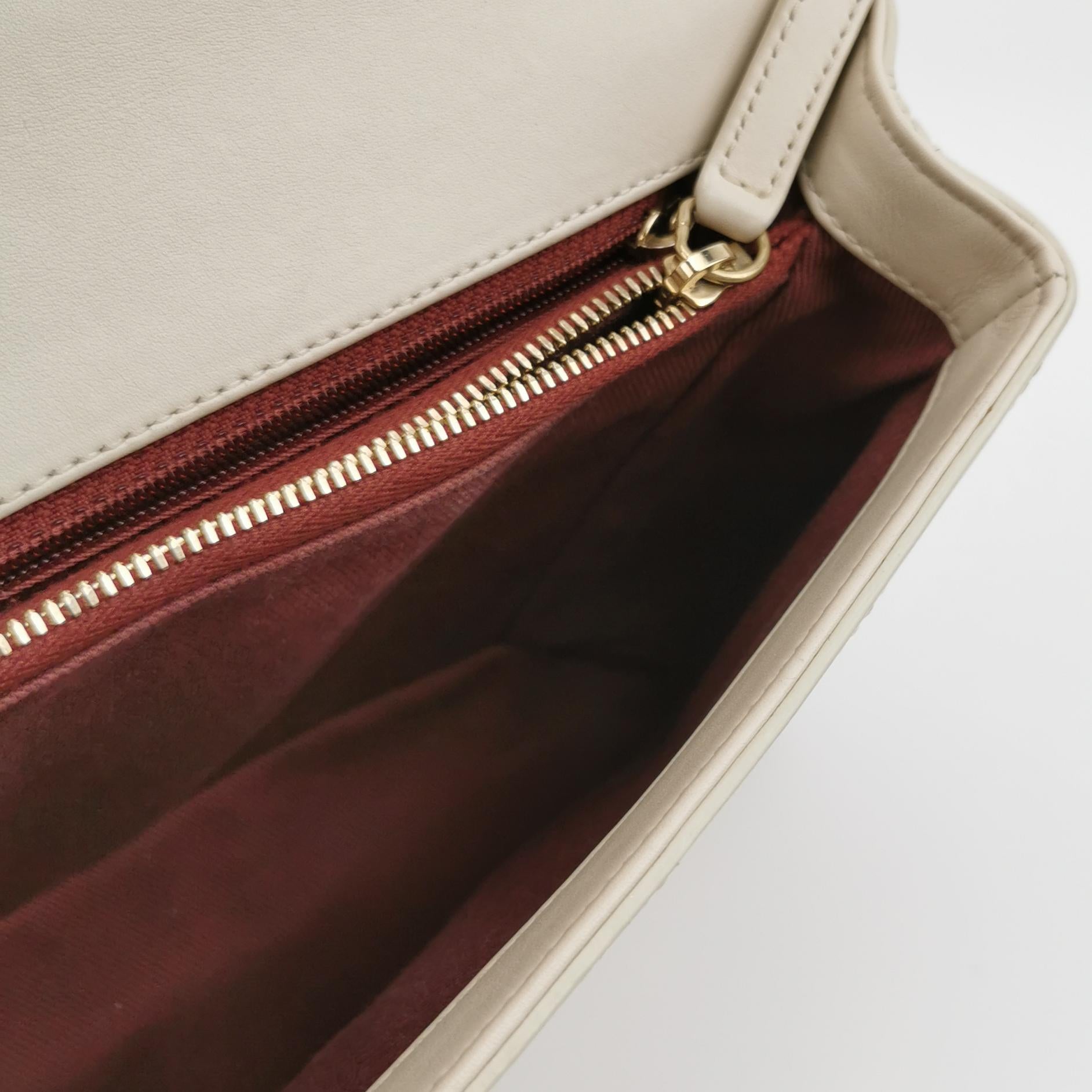 Flap Bag V quilted CC turn-lock