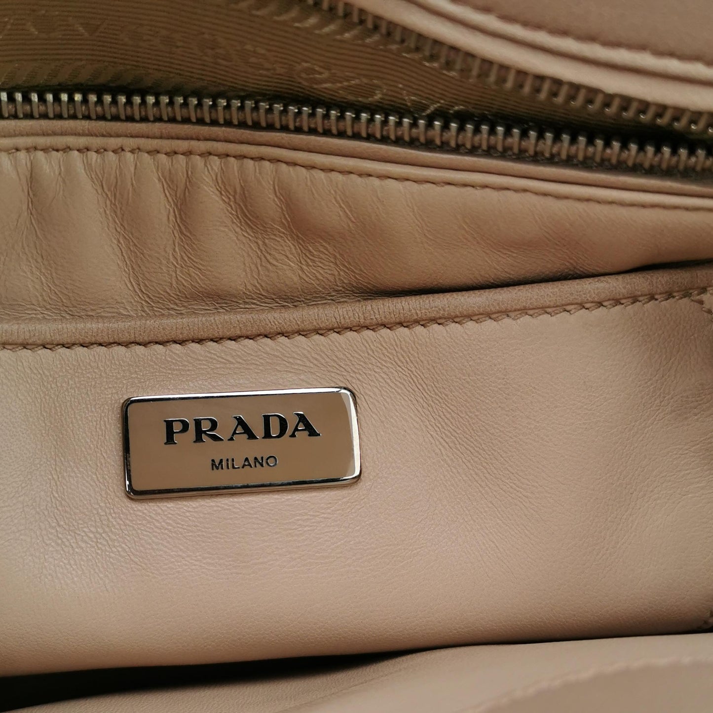 Gaufre Lambskin Logo