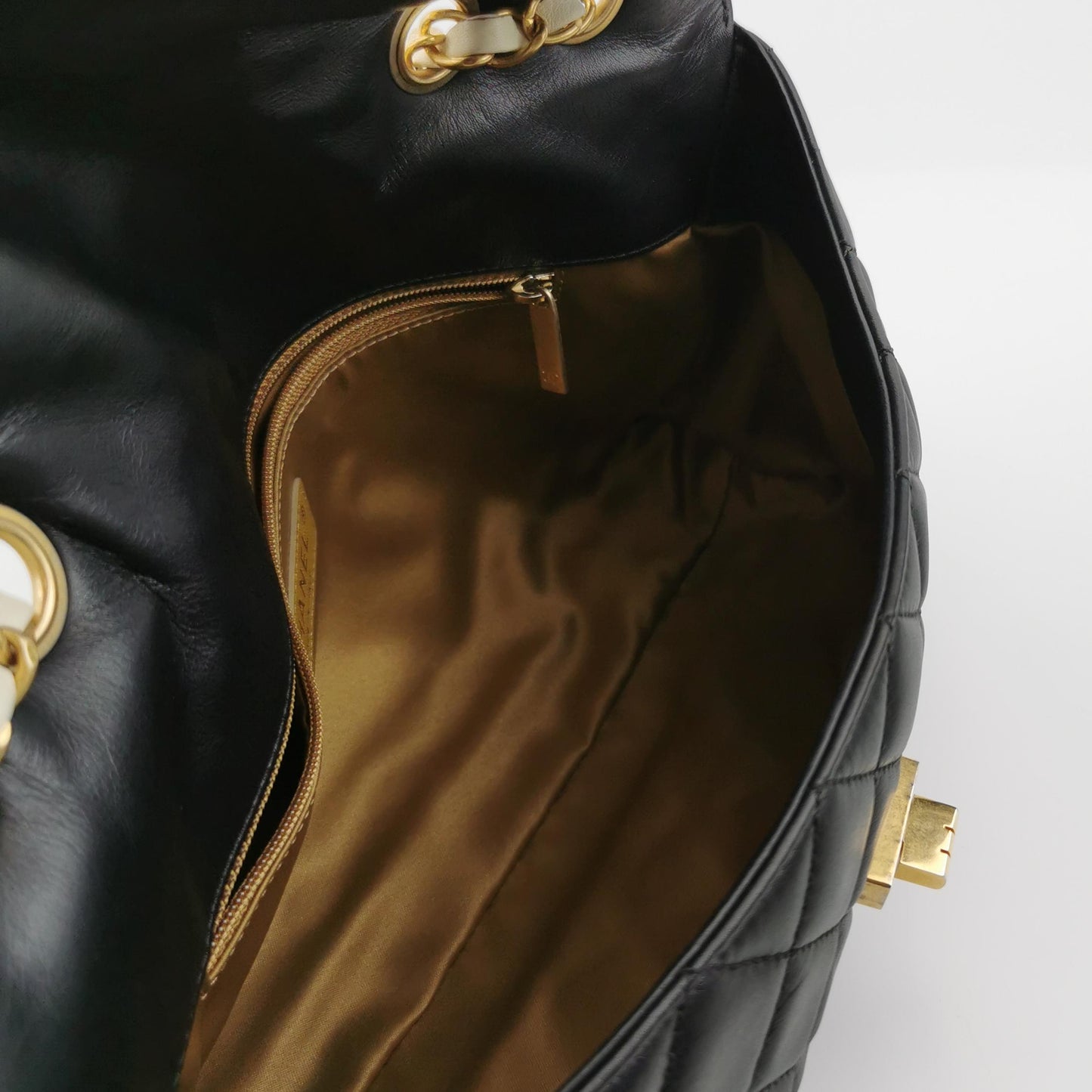 2.55 Bag quilted Logo