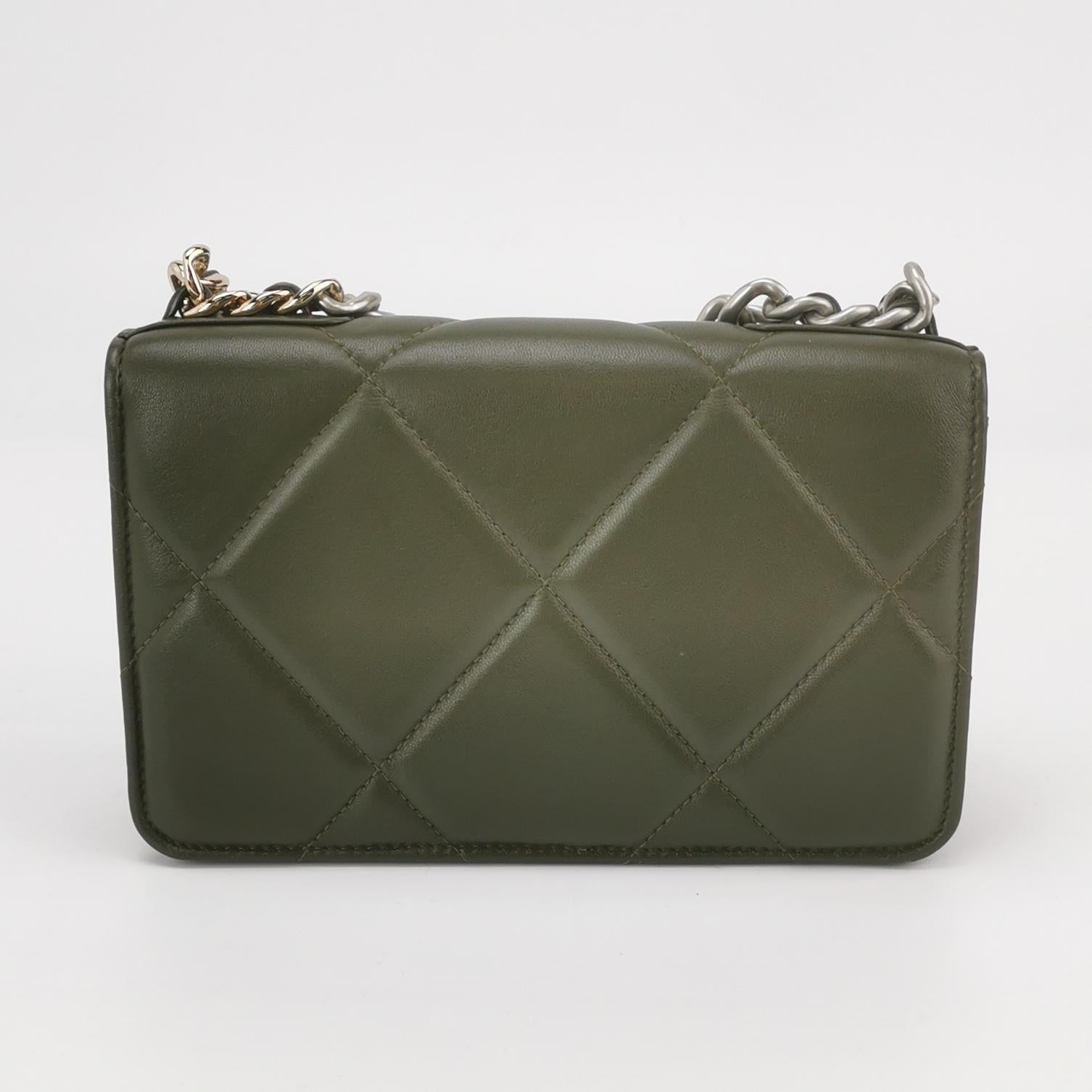 19Bag Lambskin quilted CC turn-lock