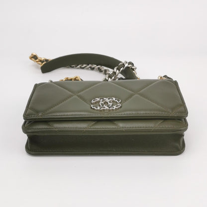 19Bag Lambskin quilted CC turn-lock