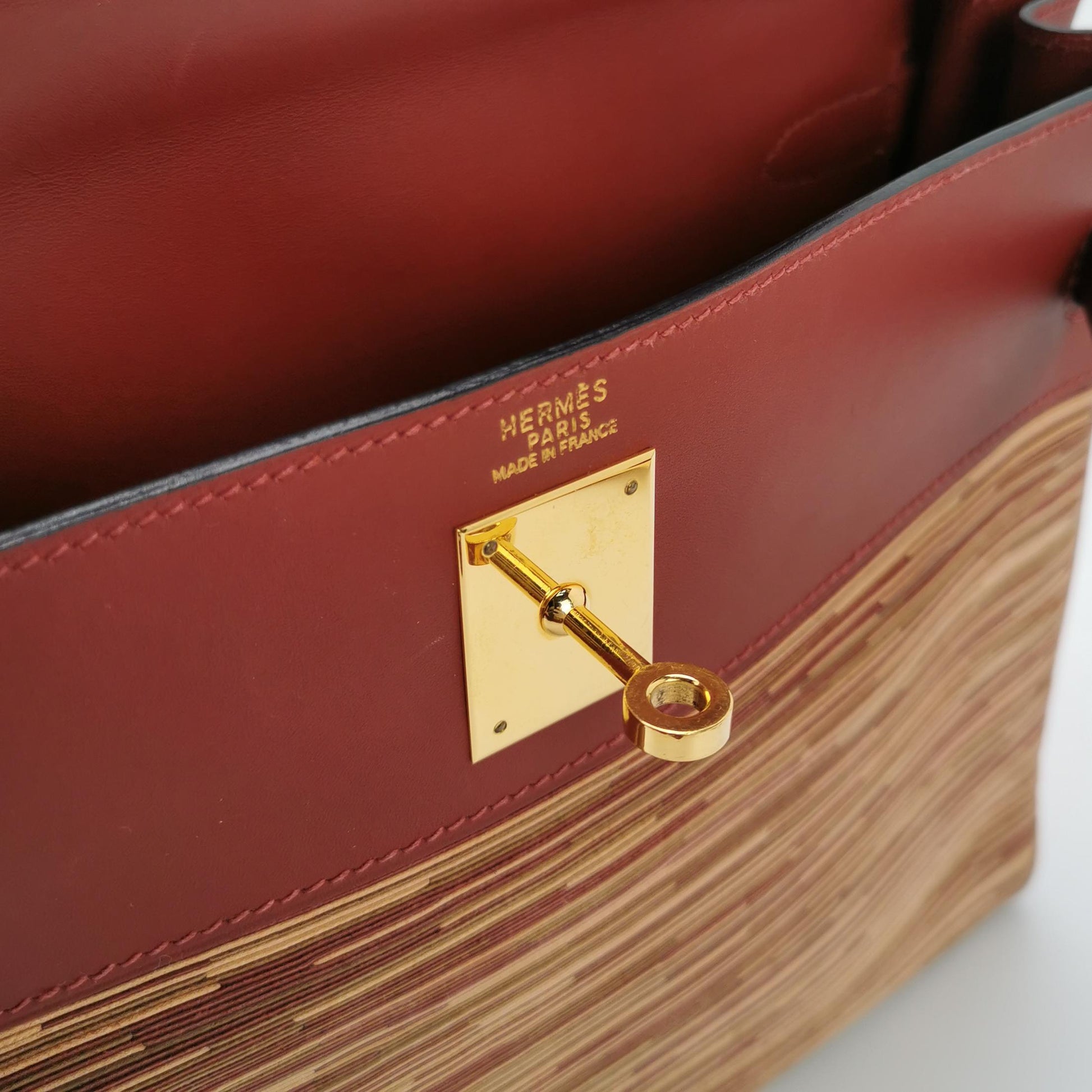 Kelly 32 Box Calf Vibration Gold Red E