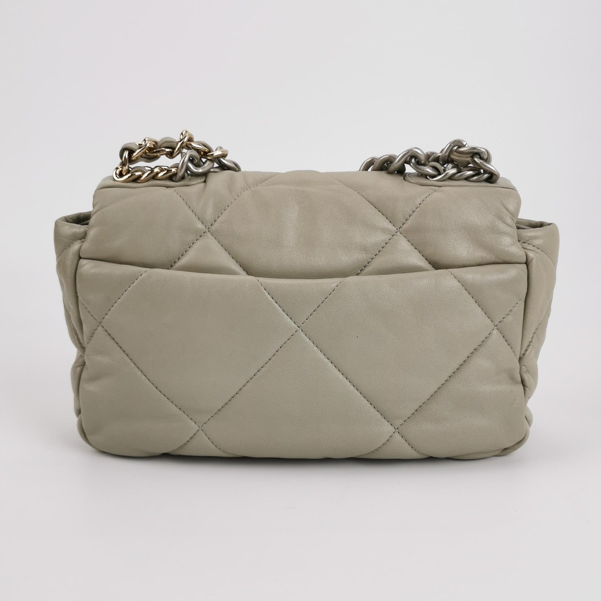 19Bag Small Lambskin quilted CC turn-lock