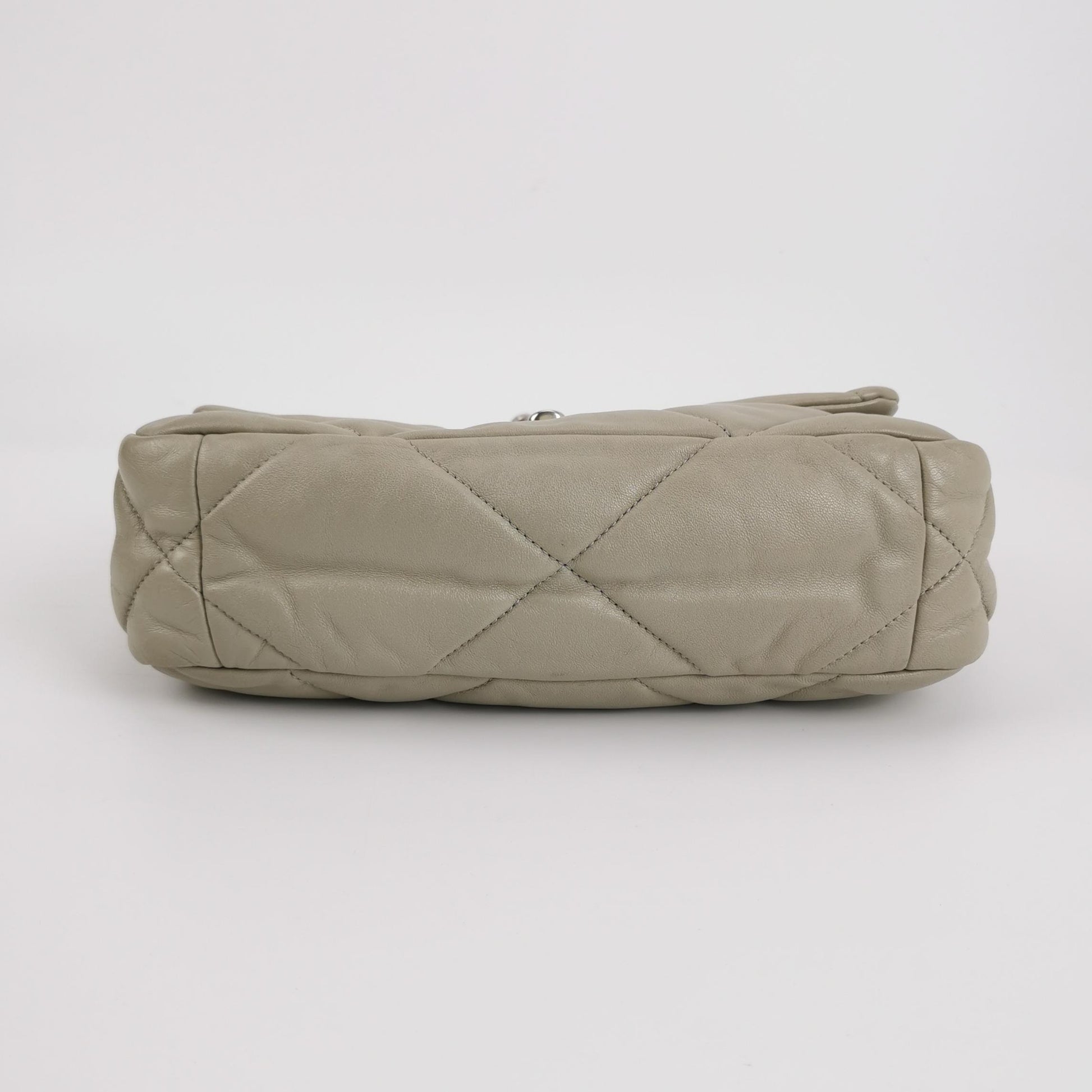 19Bag Small Lambskin quilted CC turn-lock