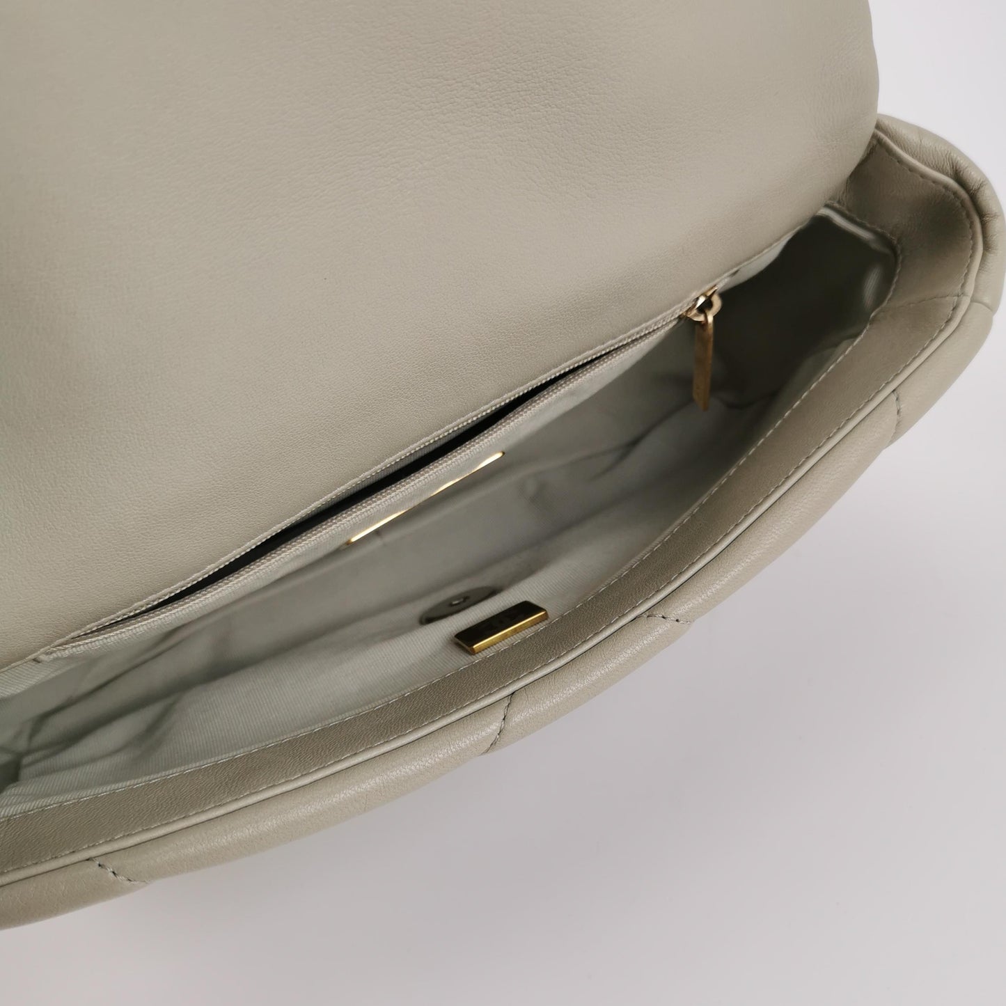 19Bag Small Lambskin quilted CC turn-lock