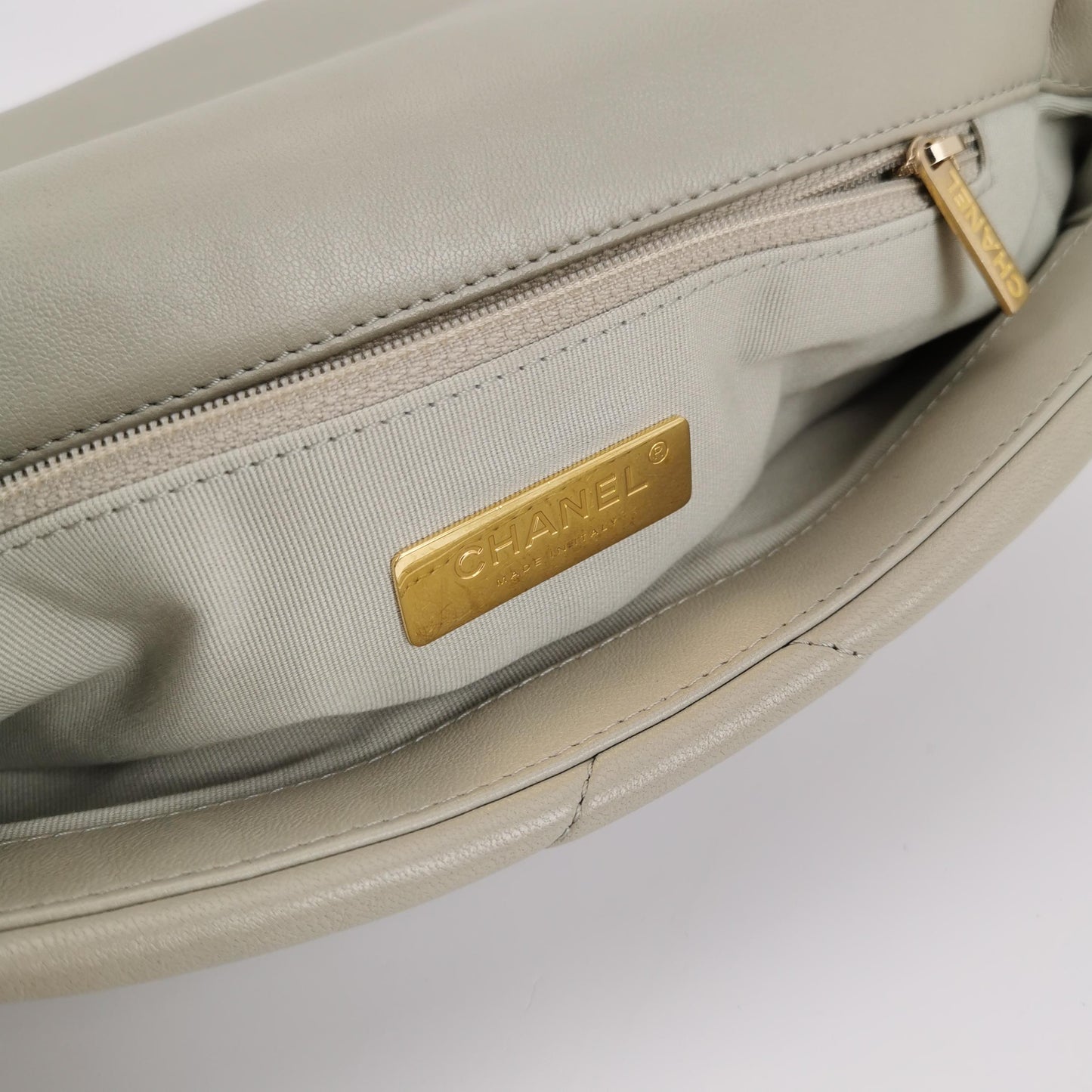 19Bag Small Lambskin quilted CC turn-lock