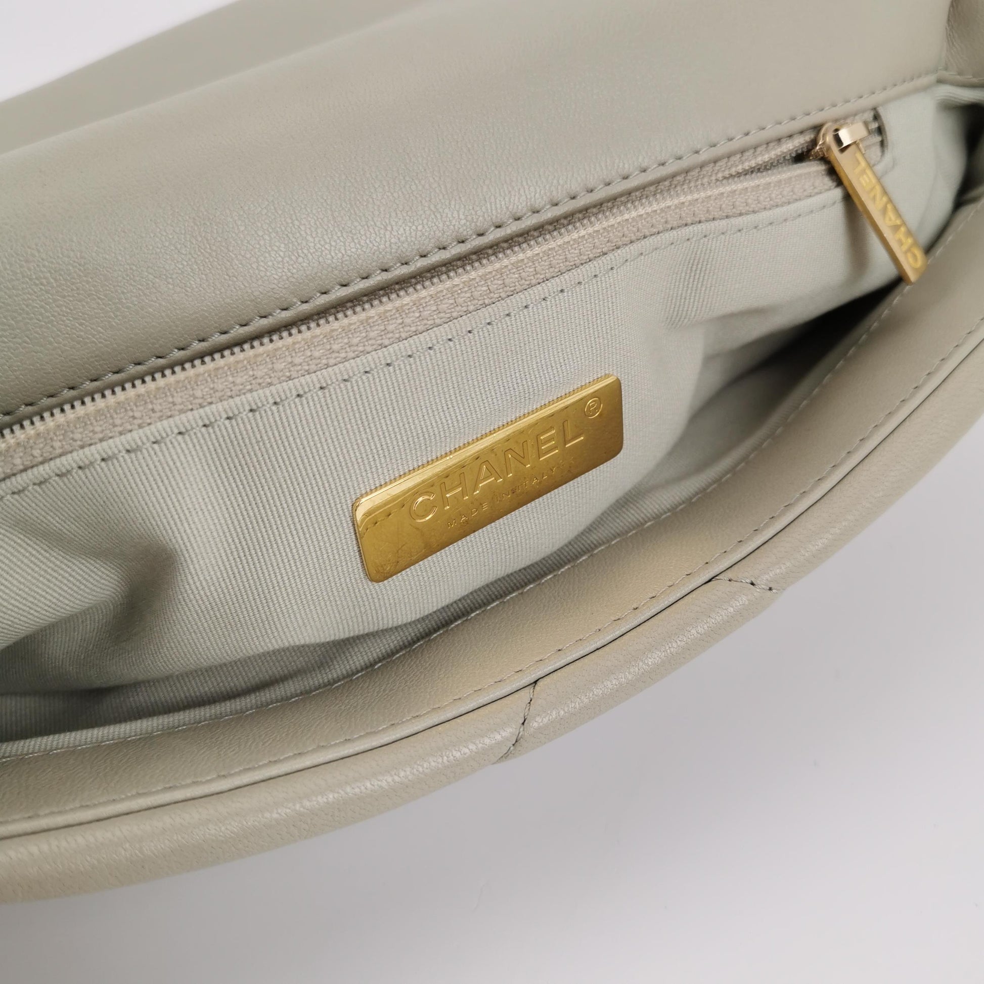 19Bag Small Lambskin quilted CC turn-lock