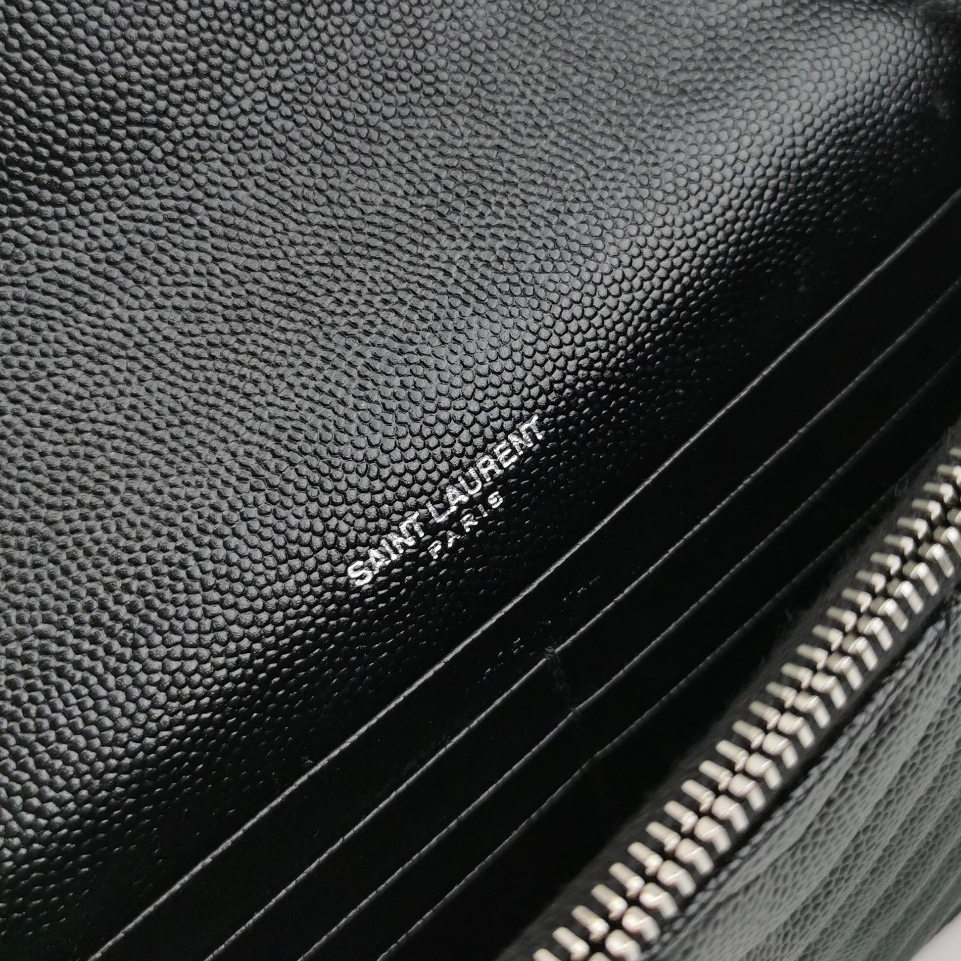 Envelope V quilted YSL