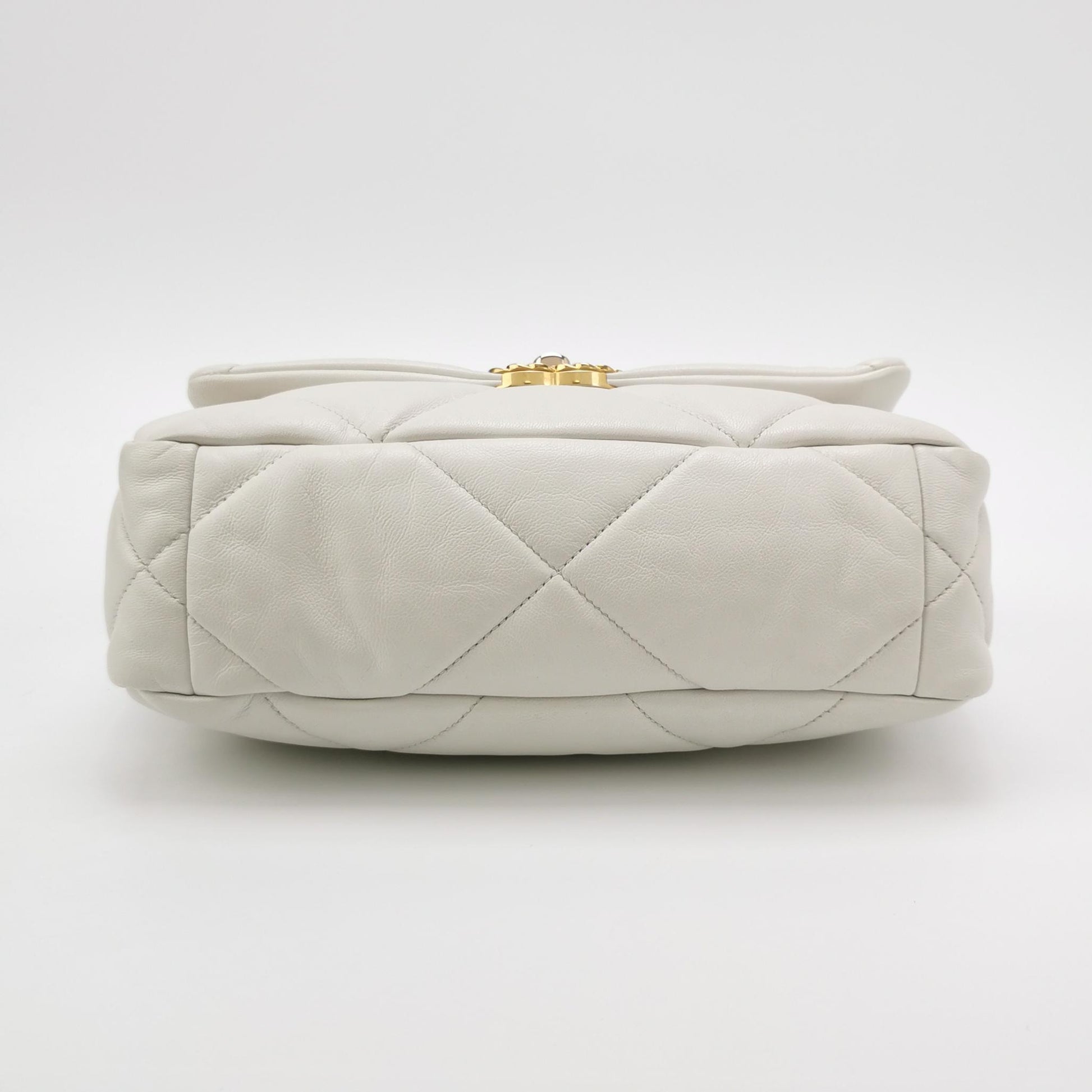 19Bag Small Lambskin quilted CC turn-lock