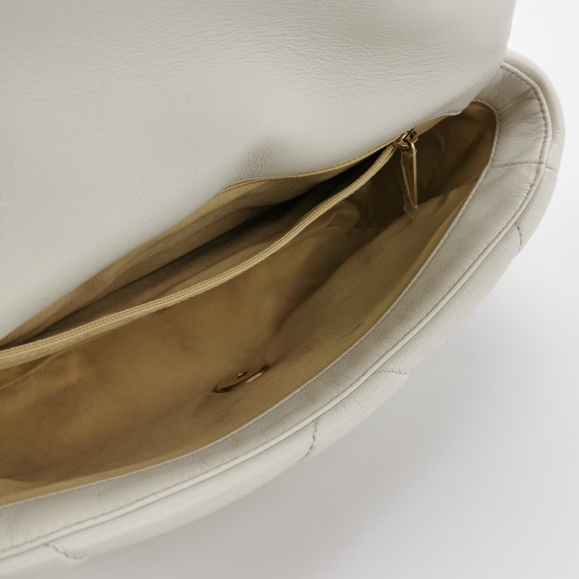 19Bag Small Lambskin quilted CC turn-lock