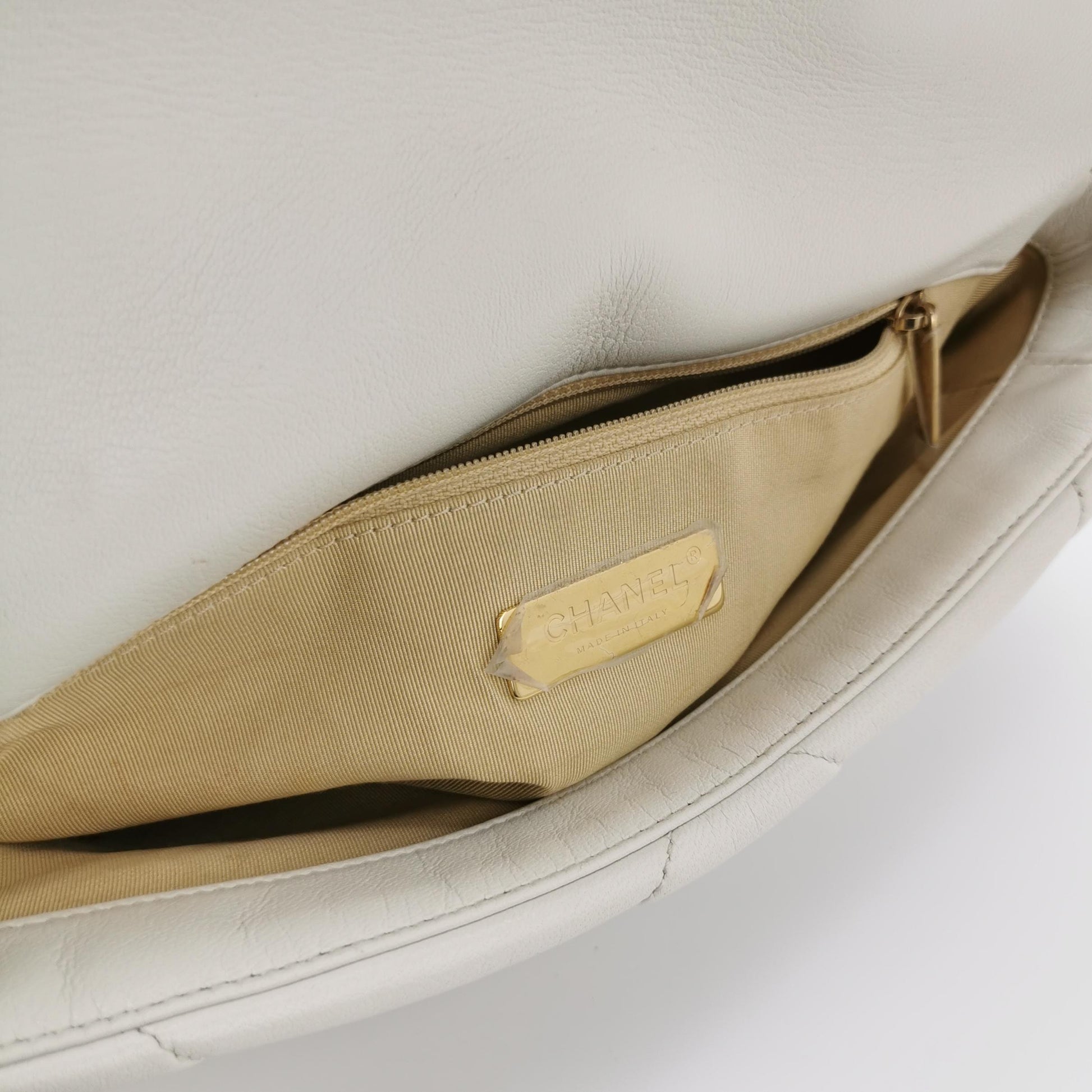 19Bag Small Lambskin quilted CC turn-lock