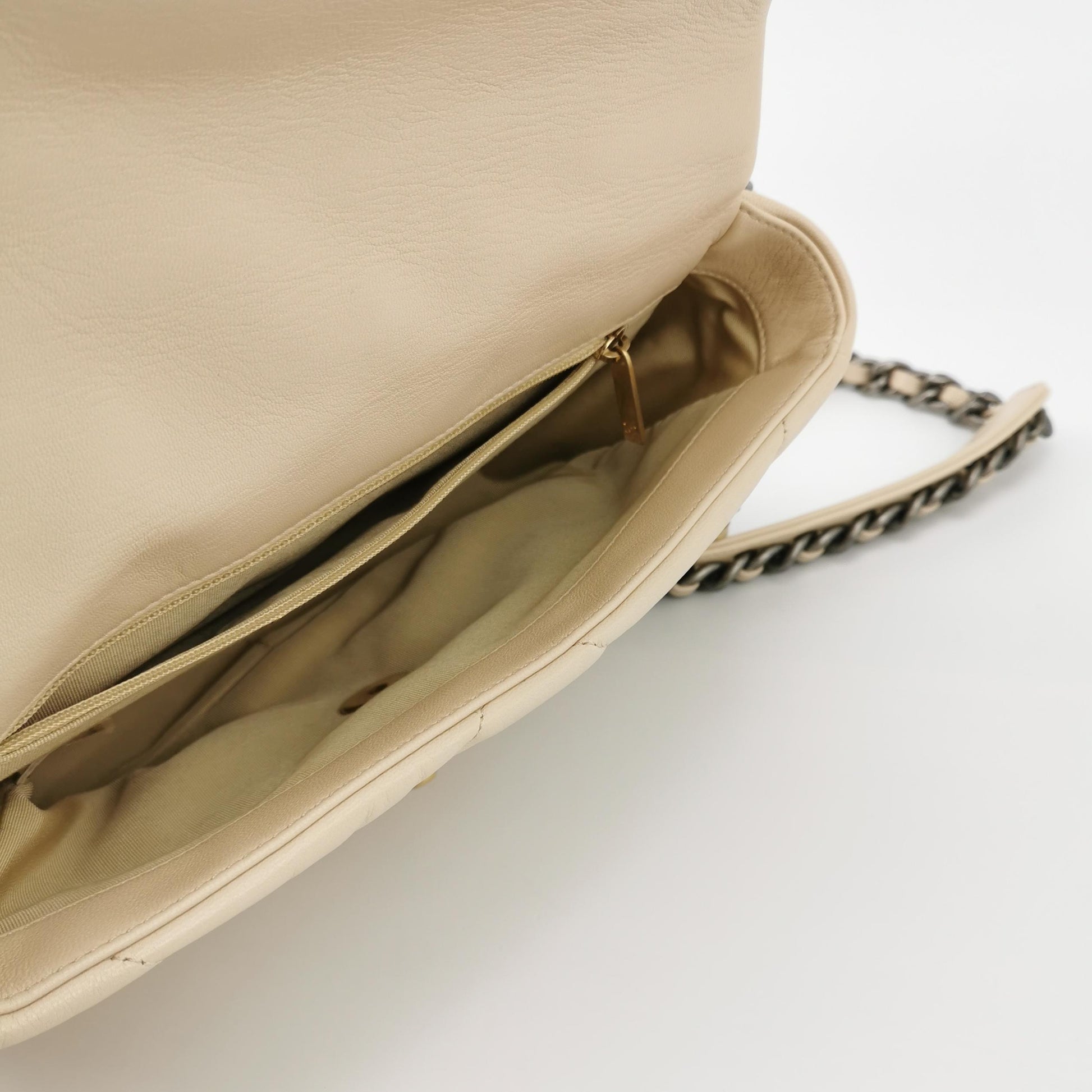 19Bag Small Lambskin quilted CC turn-lock