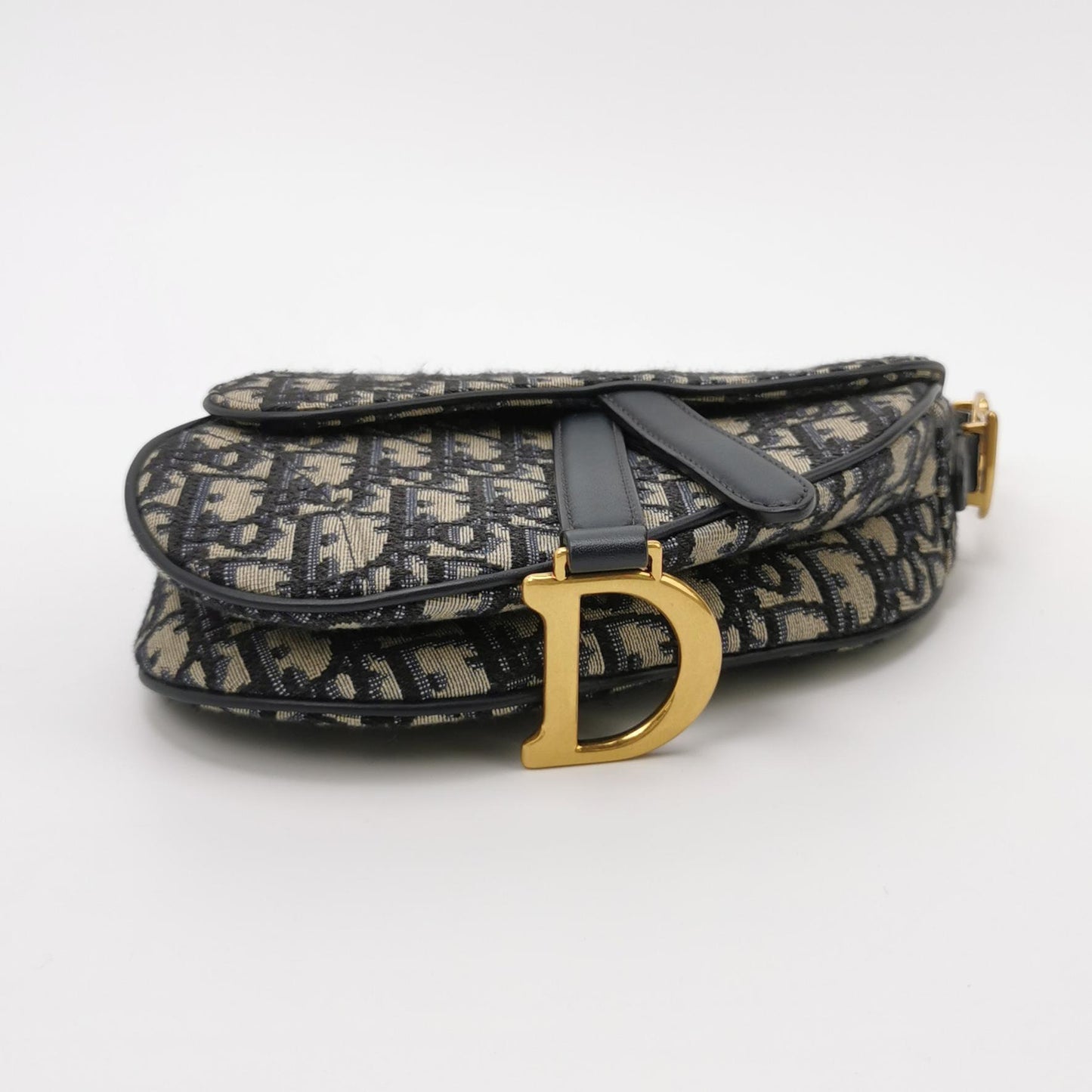 Saddle Canvas Oblique