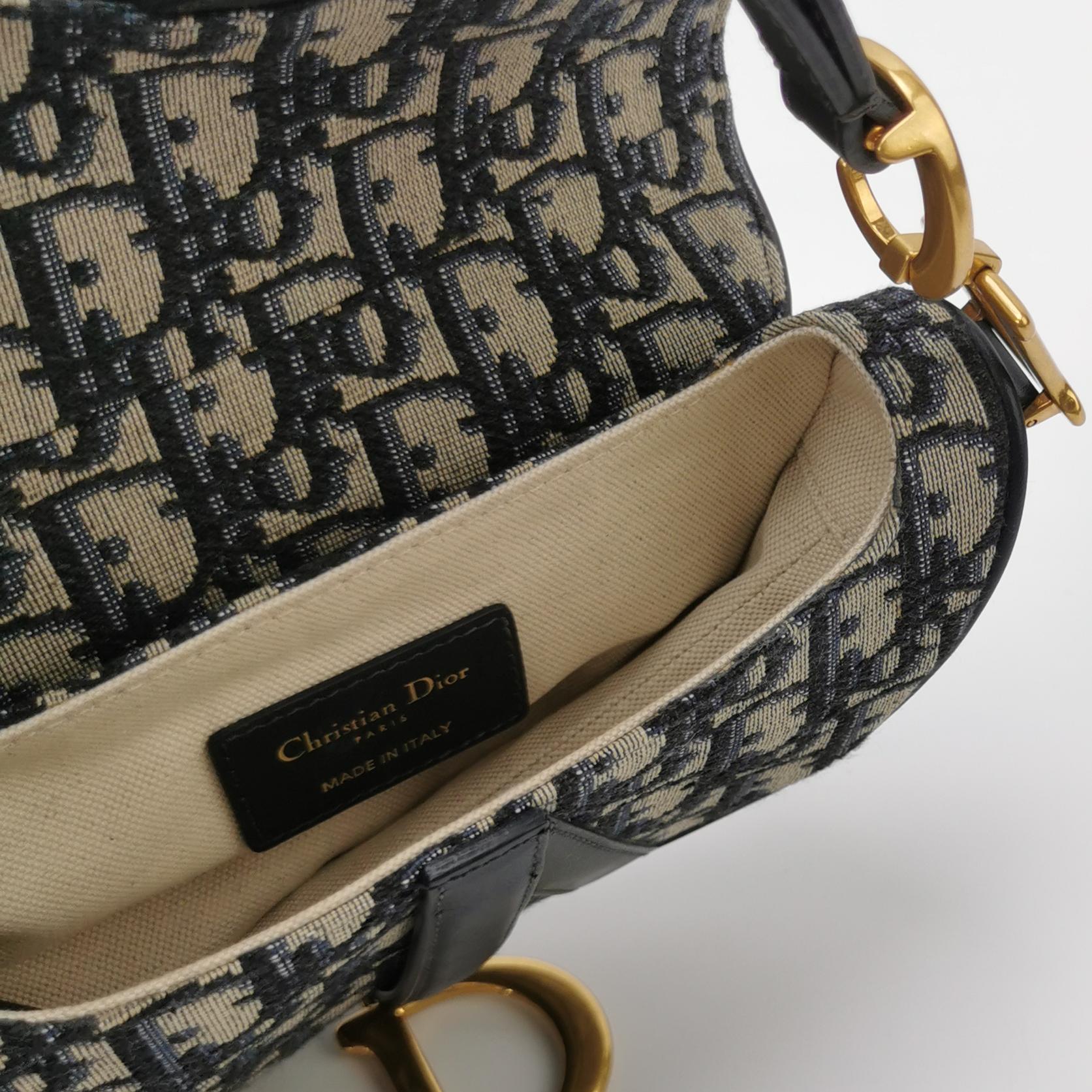 Saddle Canvas Oblique