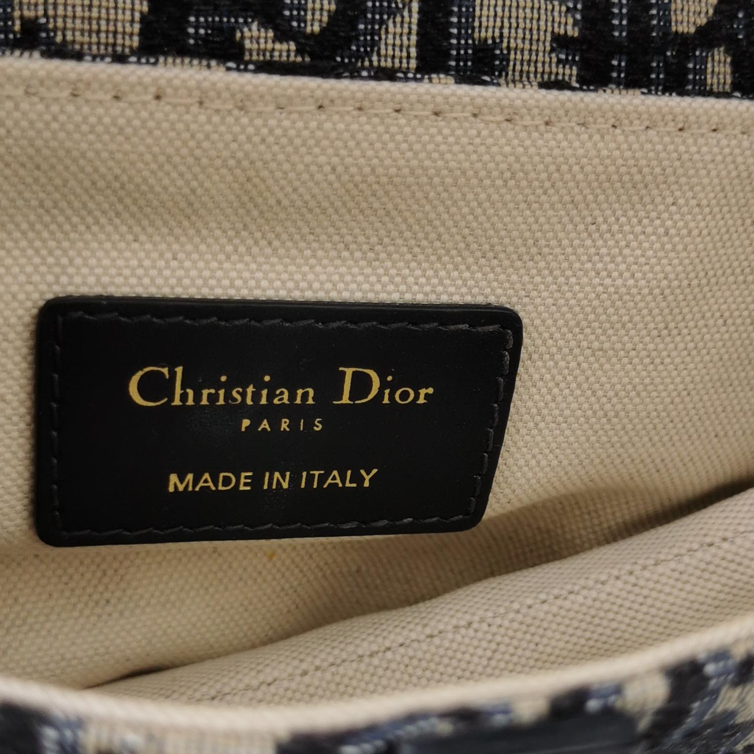 Saddle Canvas Oblique