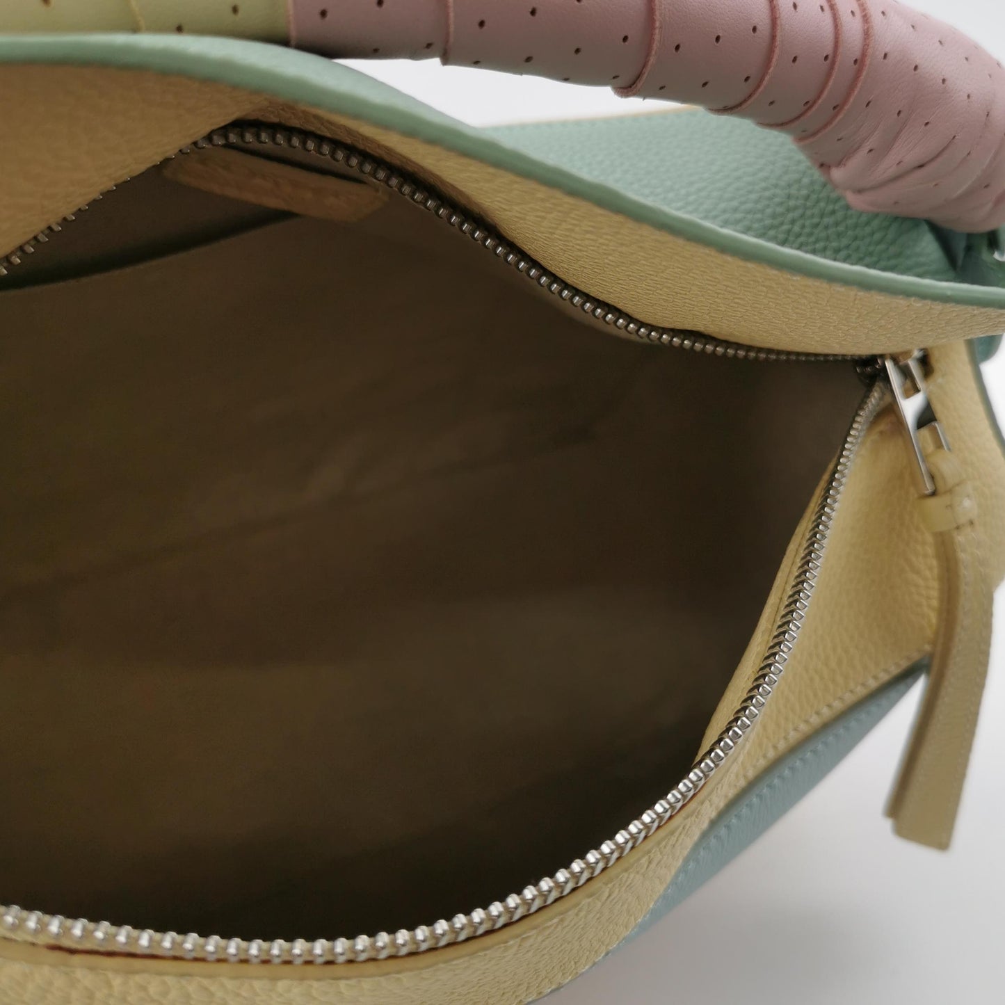 Puzzle Medium Lambskin