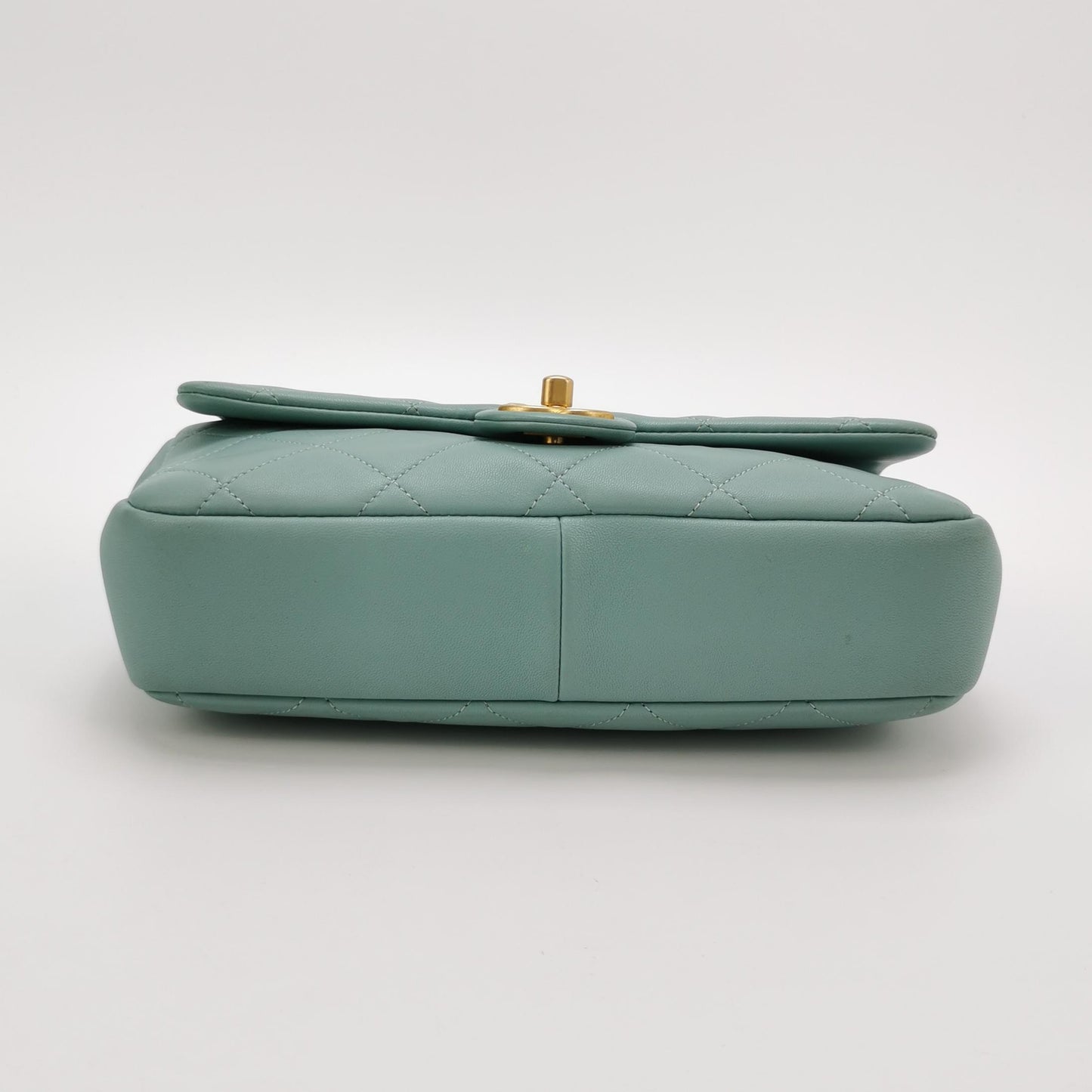 Circular Handle Lambskin quilted CC turn-lock