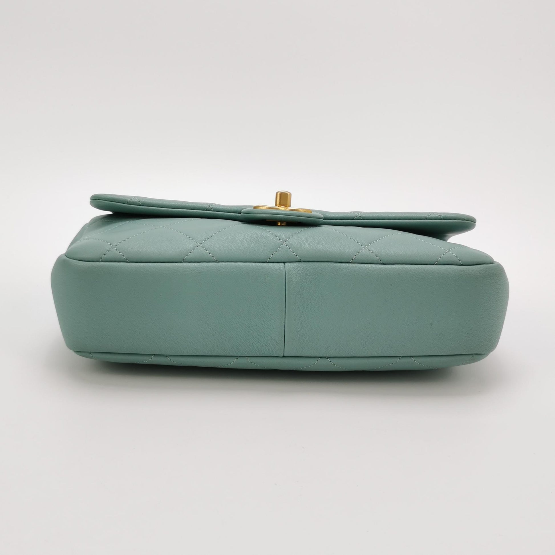 Circular Handle Lambskin quilted CC turn-lock