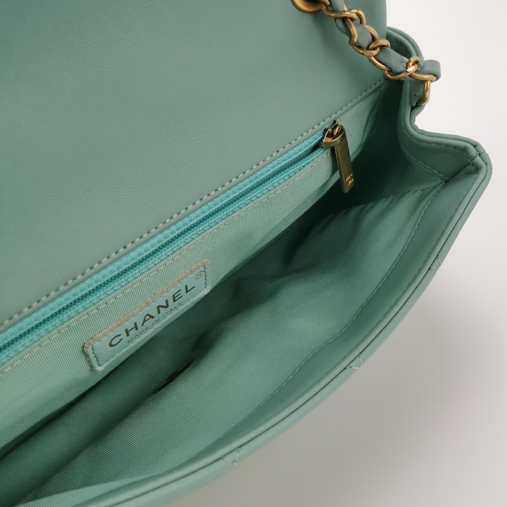 Circular Handle Lambskin quilted CC turn-lock