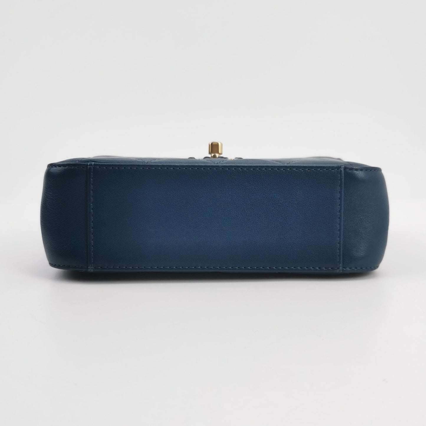 19Bag Small Lambskin quilted CC turn-lock