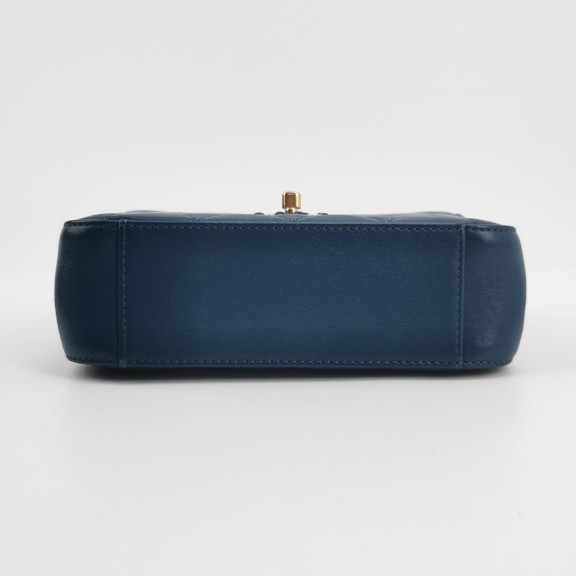 19Bag Small Lambskin quilted CC turn-lock