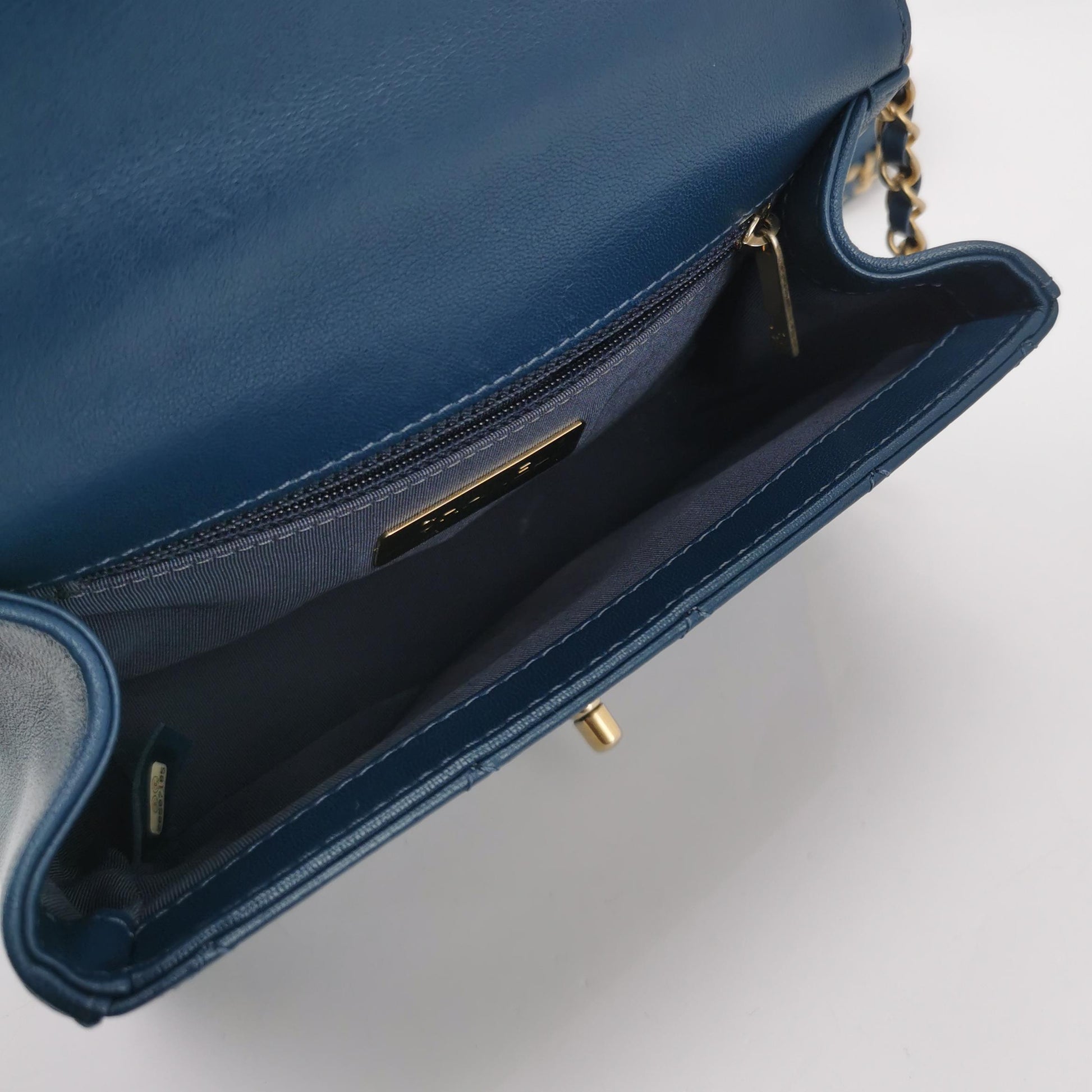 19Bag Small Lambskin quilted CC turn-lock