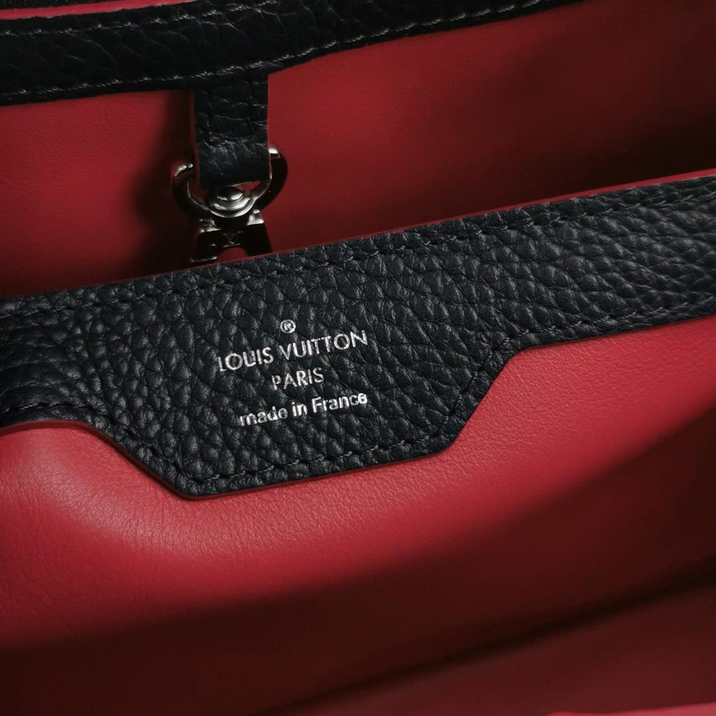 Capucines Medium Gold LV