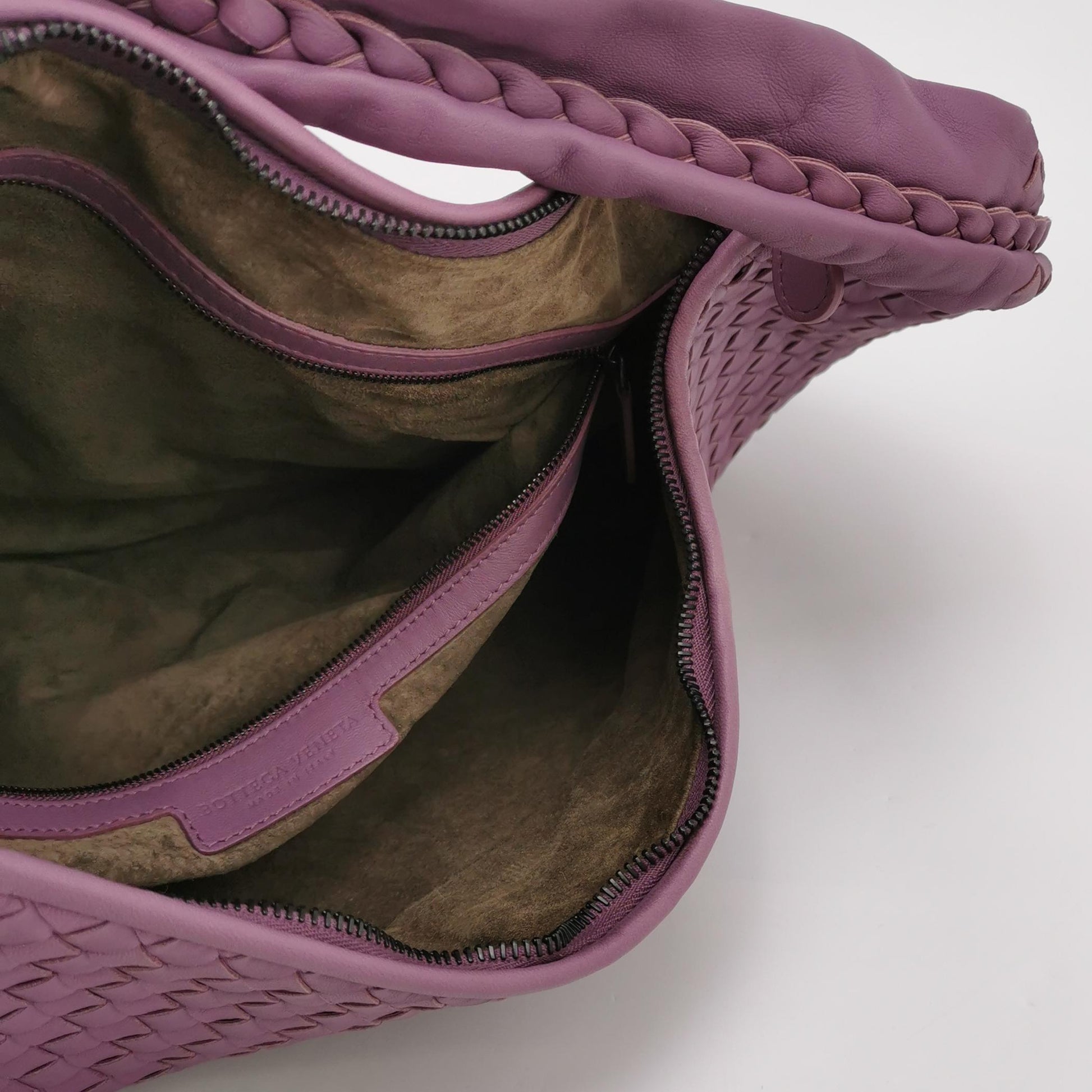 Veneta Large Lambskin Intrecciato