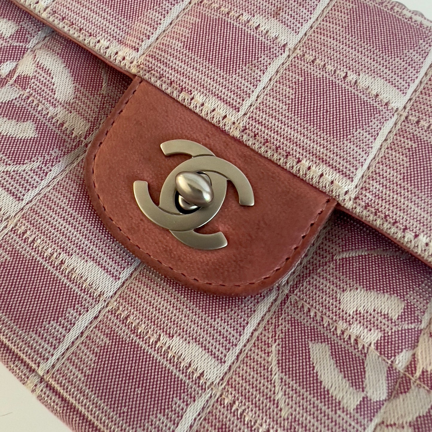 Vintage Chanel Pink Travel Ligne E/W Flap bag