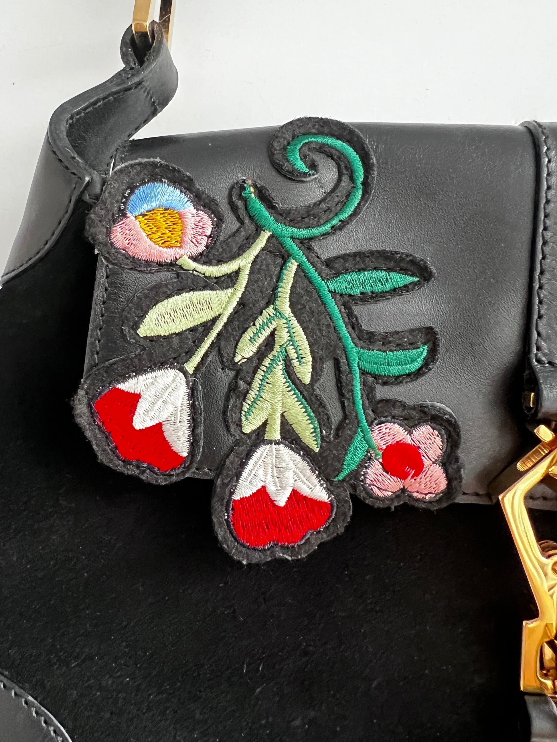 Vintage Gucci floral embroidered bag