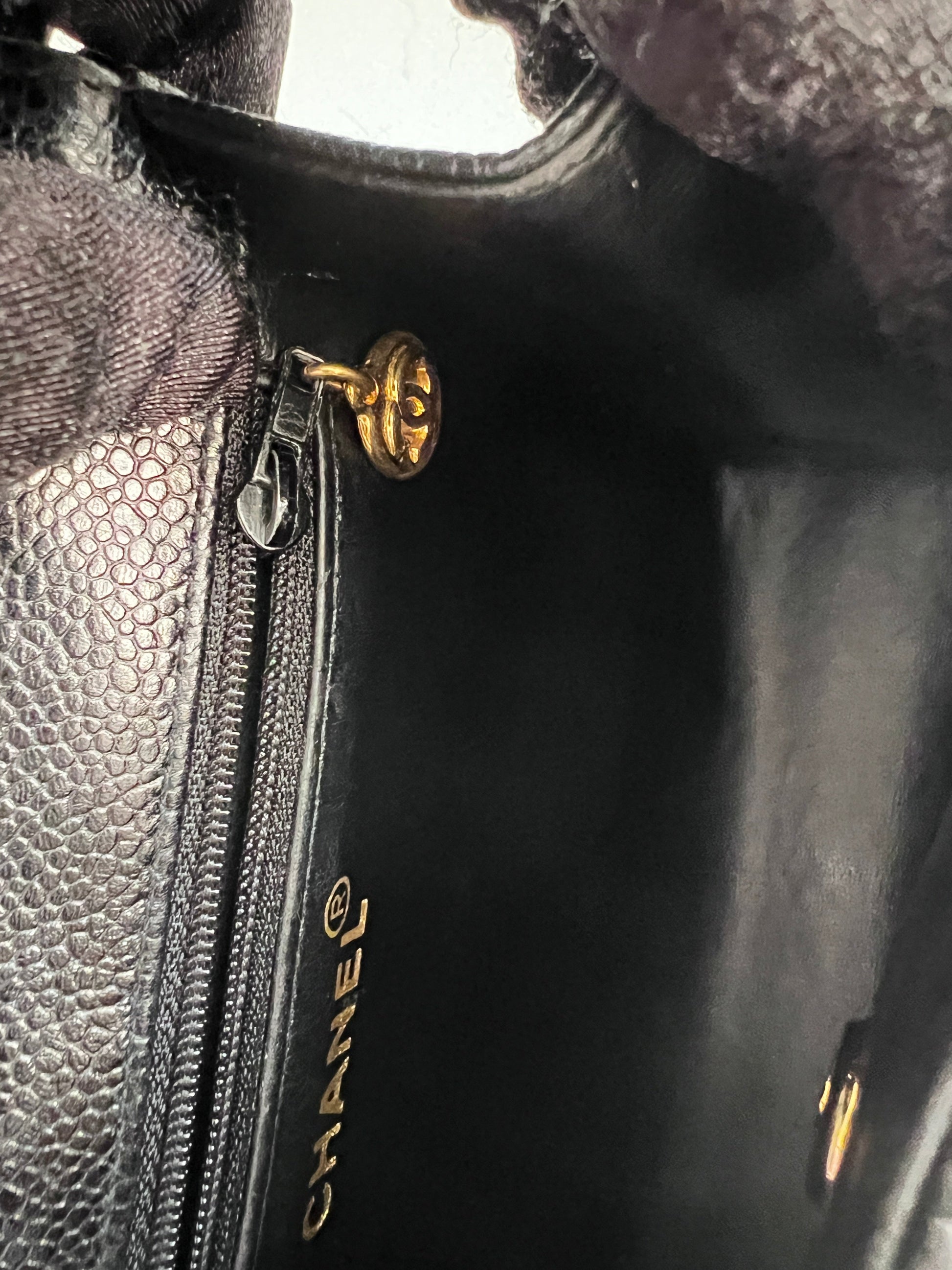 Pre-Owned Chanel Vintage 24K gold black caviar cross body mini square flap bag